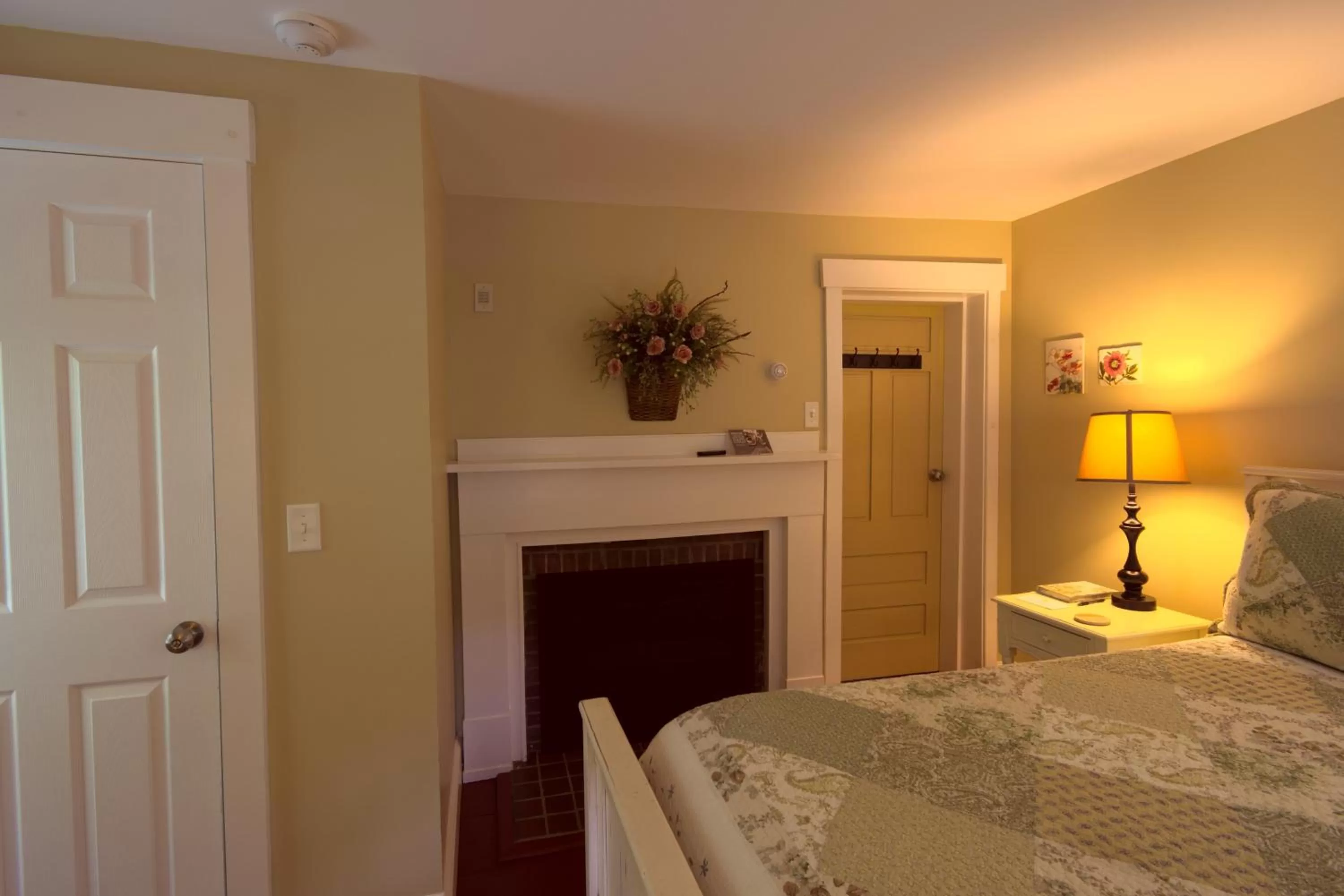 Bedroom, Bed in Ballard House Inn