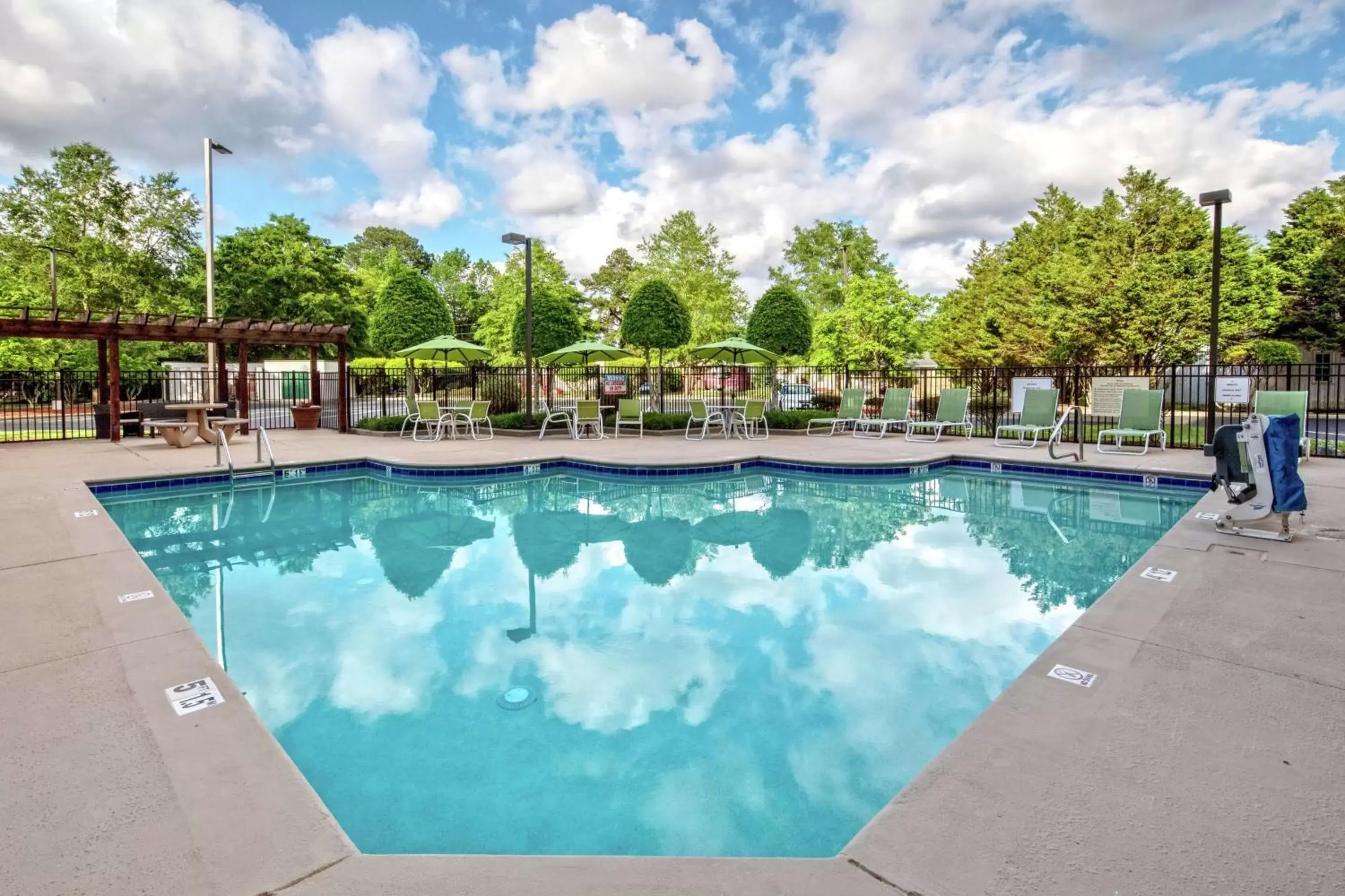 Pool view, Swimming Pool in Hampton Inn Elizabeth City