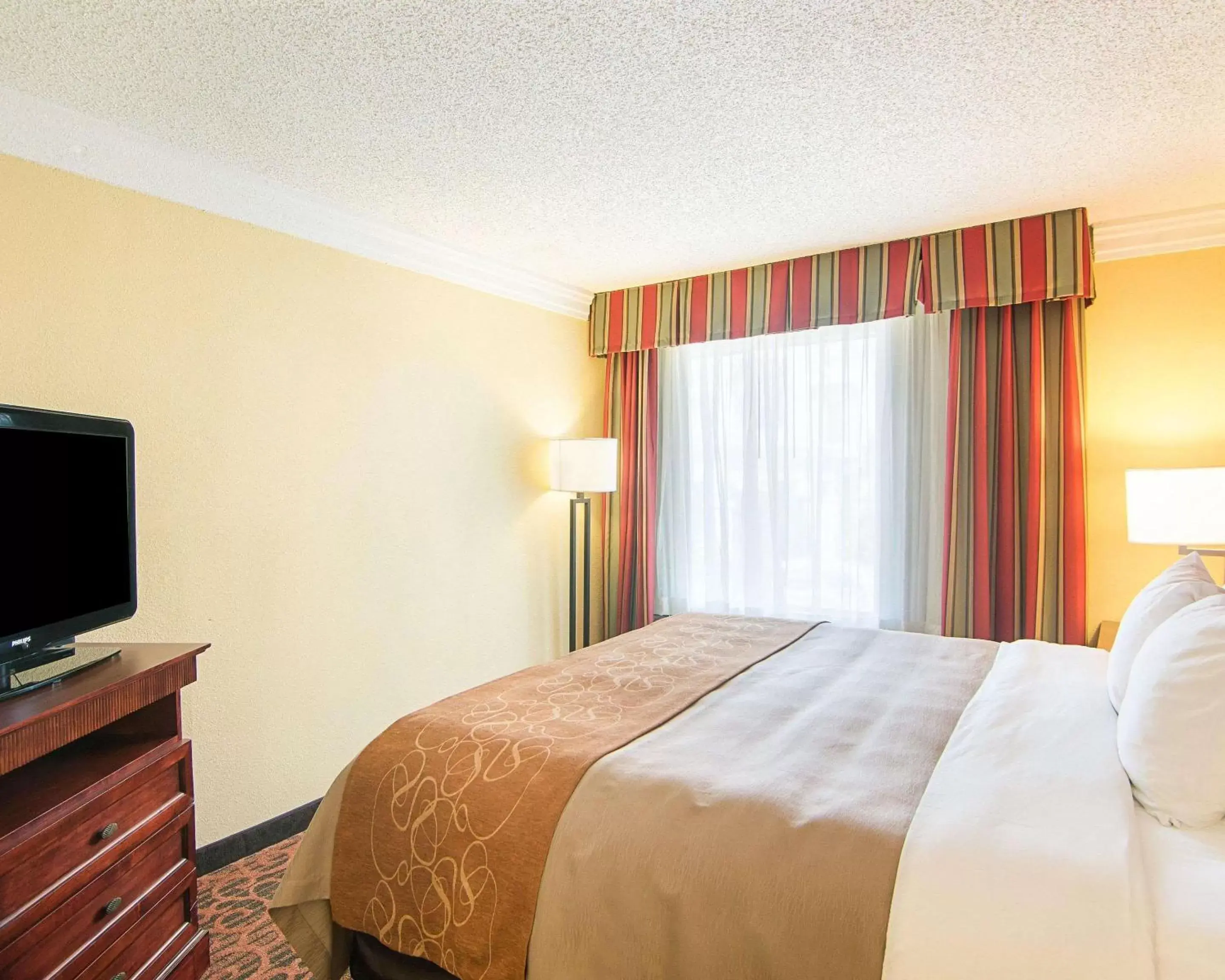 Photo of the whole room, Bed in Comfort Inn & Suites Houston West-Katy