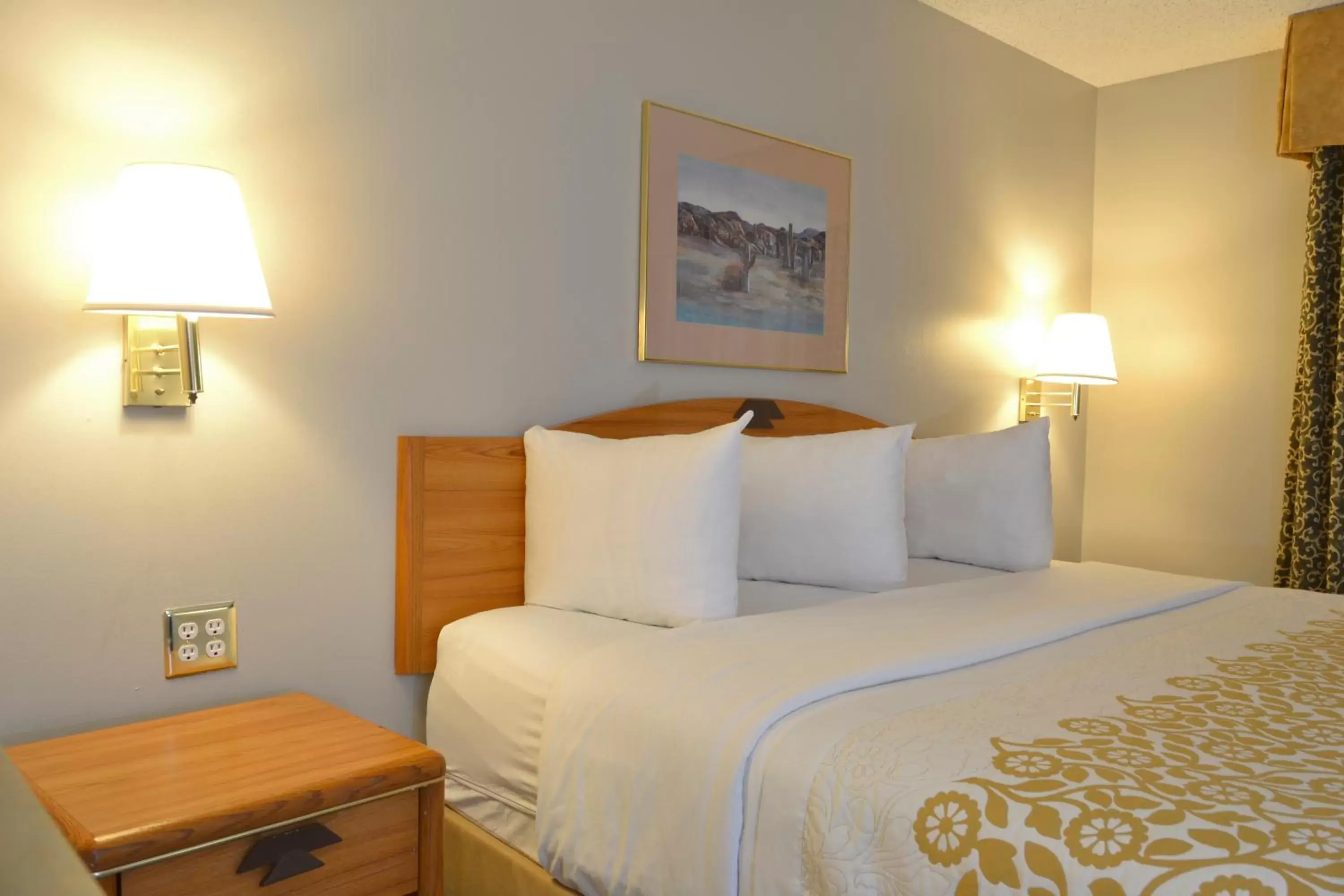 Bedroom in Days Inn & Suites by Wyndham Airport Albuquerque