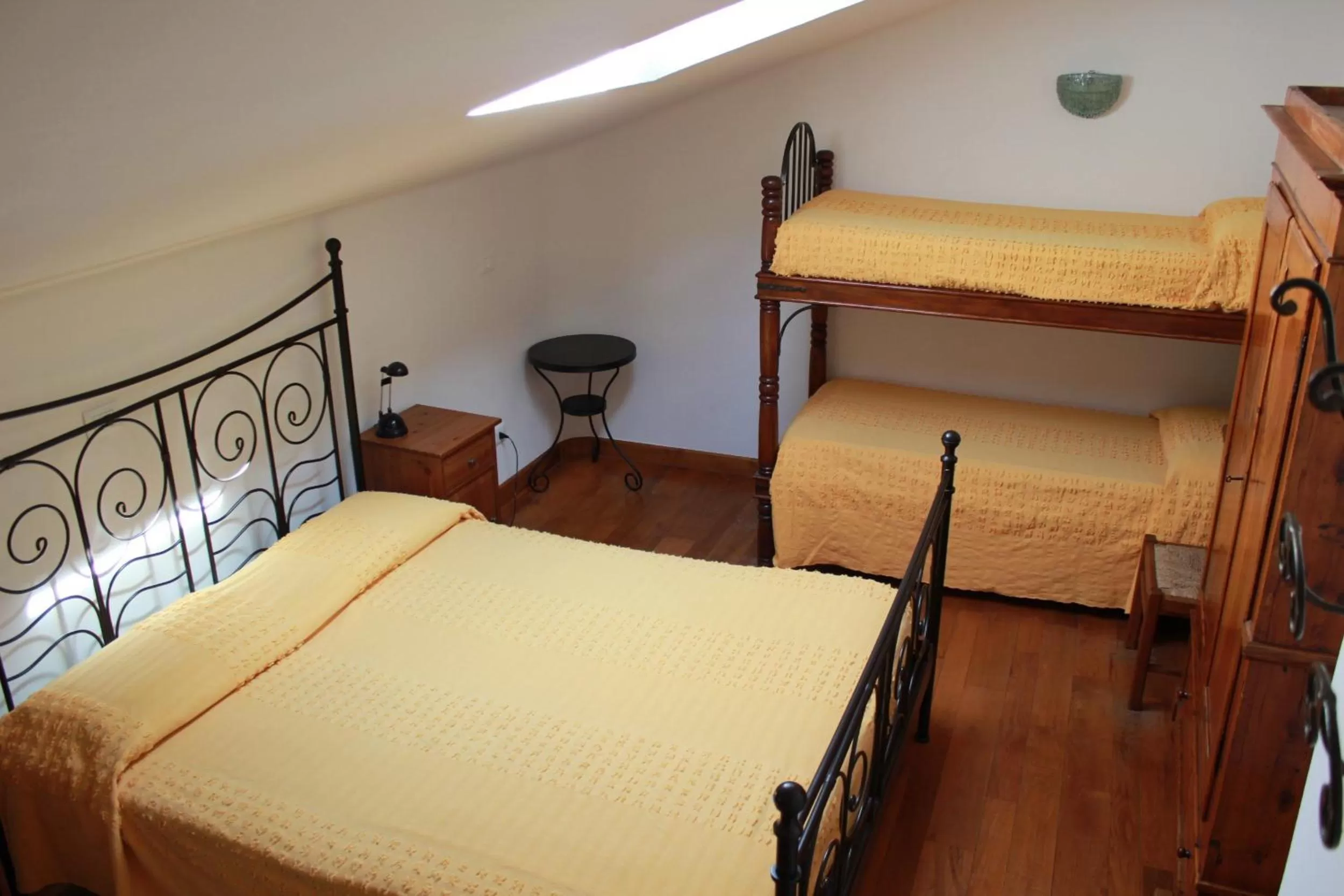 Bed, Bunk Bed in B&B Al Borgo