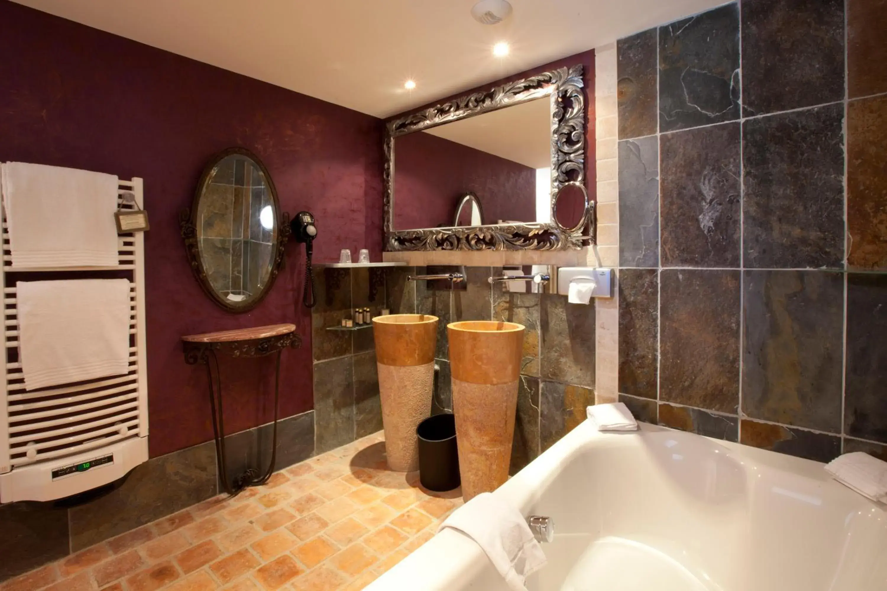 Bathroom in Hôtel-Spa Le Saint Cirq