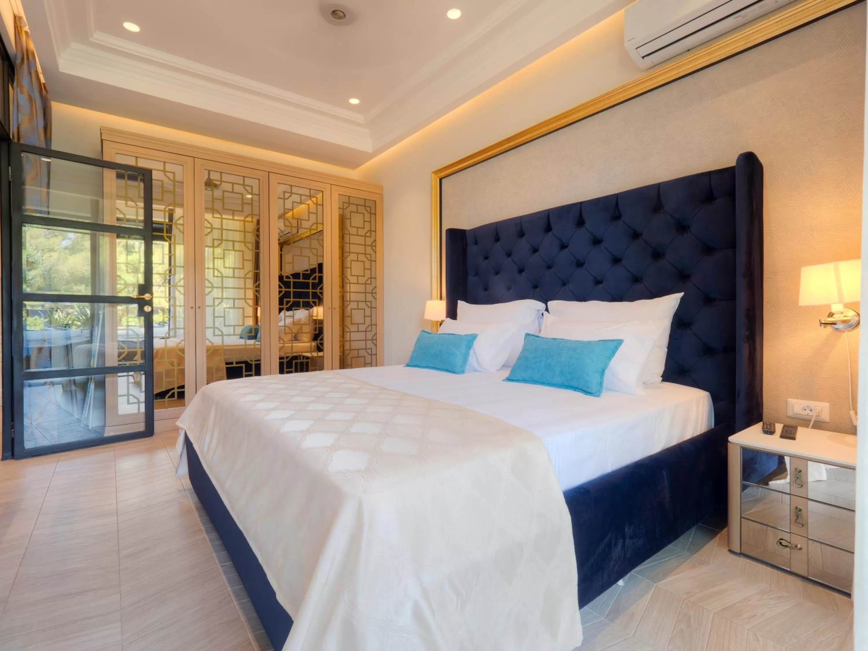 Bed in Apartments PERLA Budva