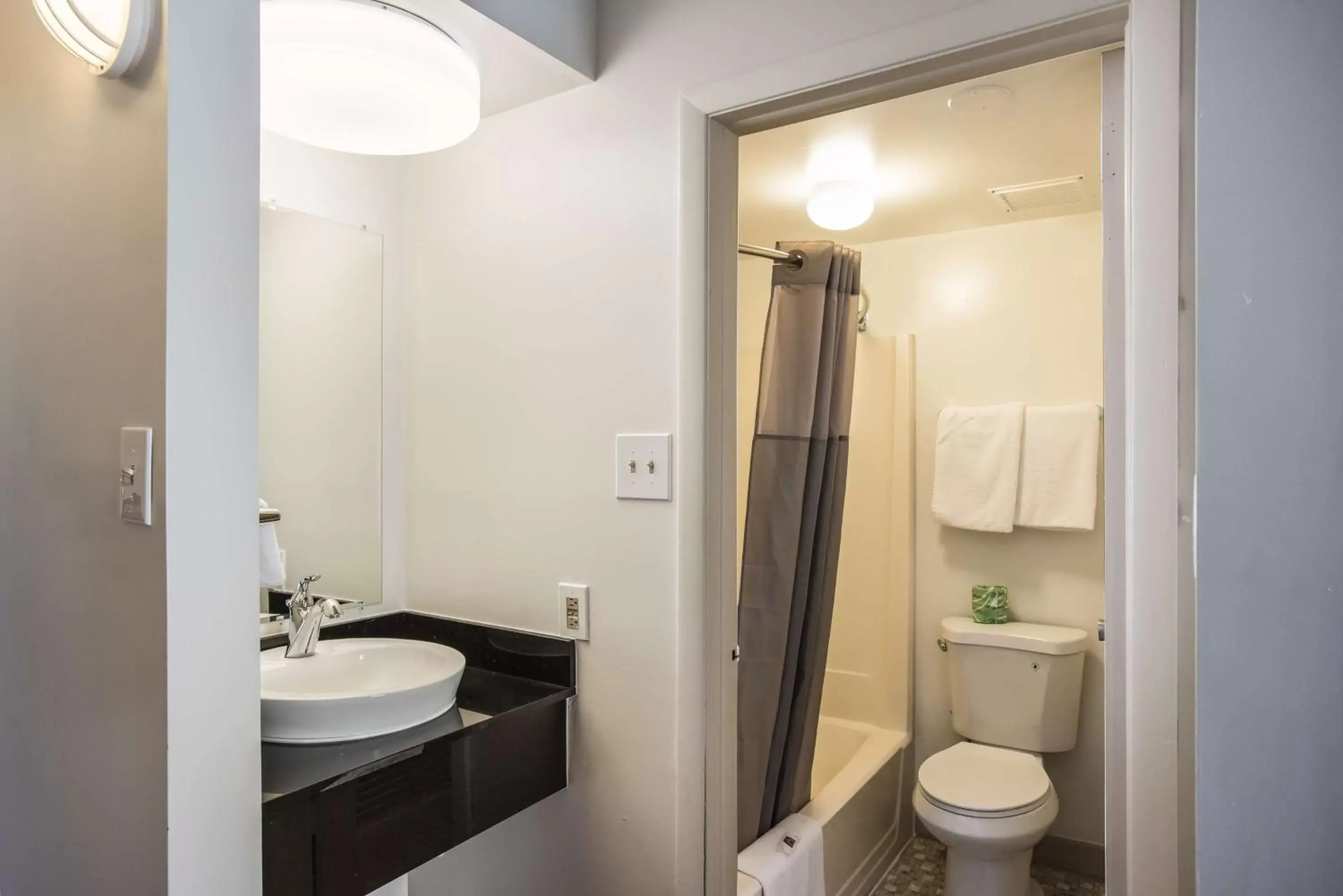 Bathroom in Motel 6-Somers Point, NJ - Ocean City - Wild Wood Beach