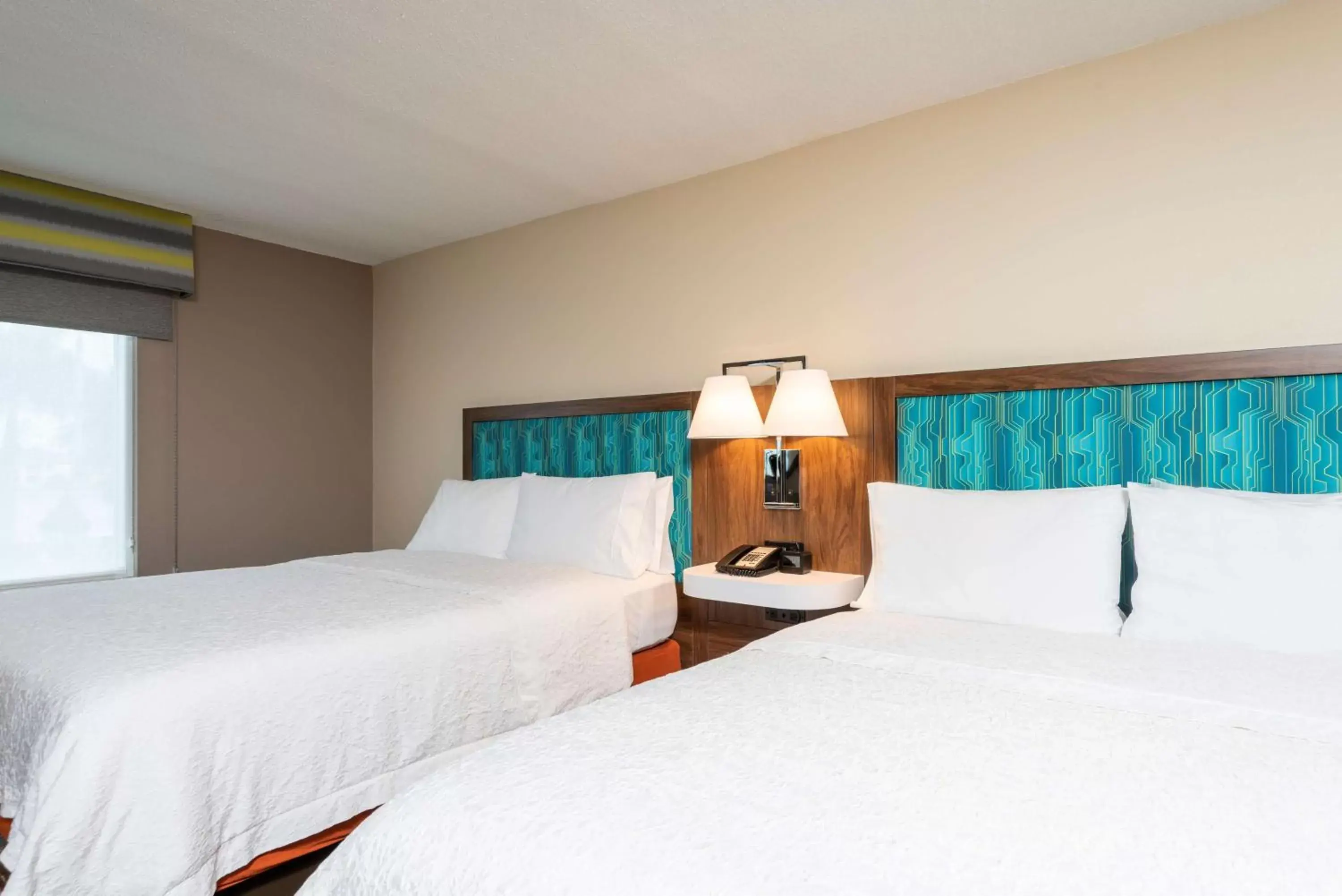 Bed in Hampton Inn & Suites Fort Myers-Colonial Boulevard