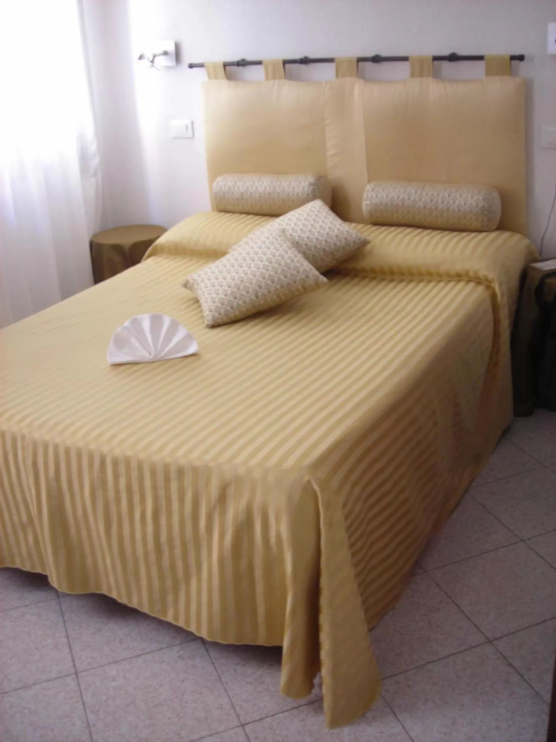 Bed in Albergo Marin