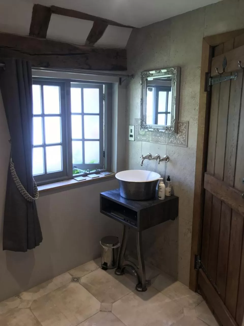 Bathroom in The Chequers Inn