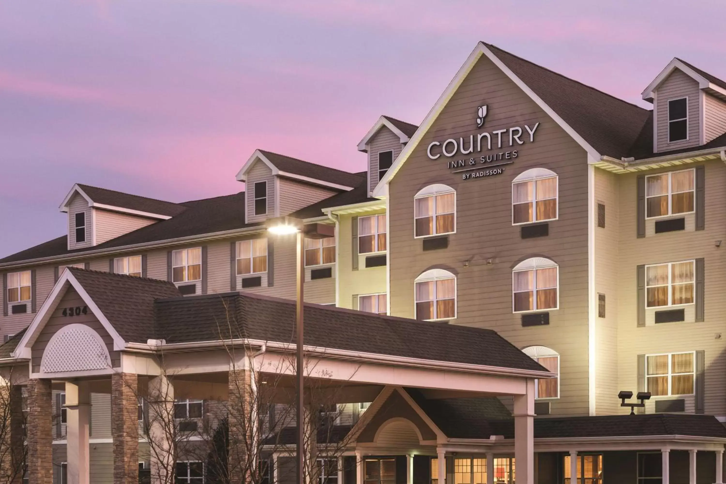 Property building in Country Inn & Suites by Radisson, Bentonville South - Rogers, AR