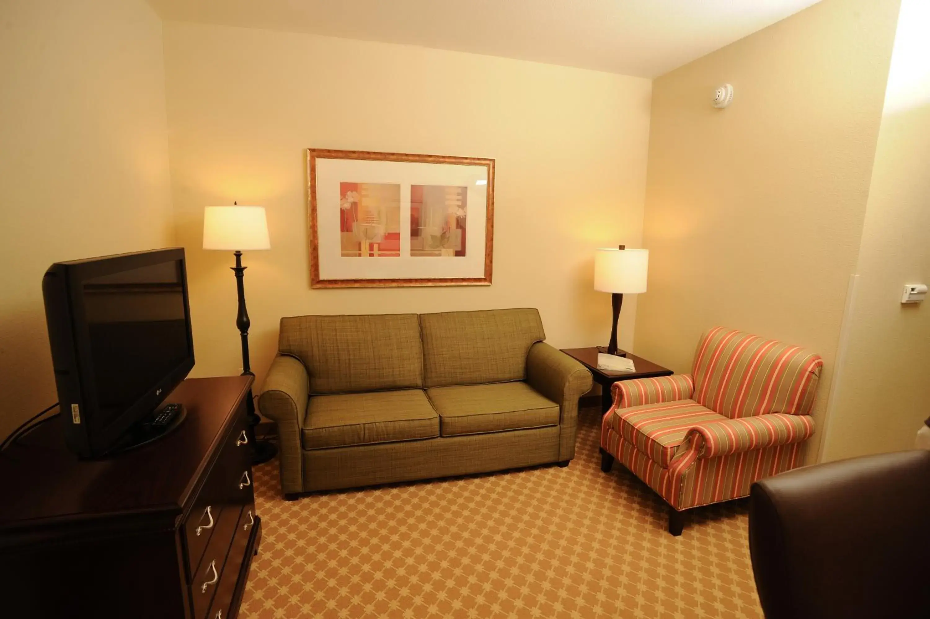 Seating Area in Country Inn & Suites by Radisson, Concord (Kannapolis), NC