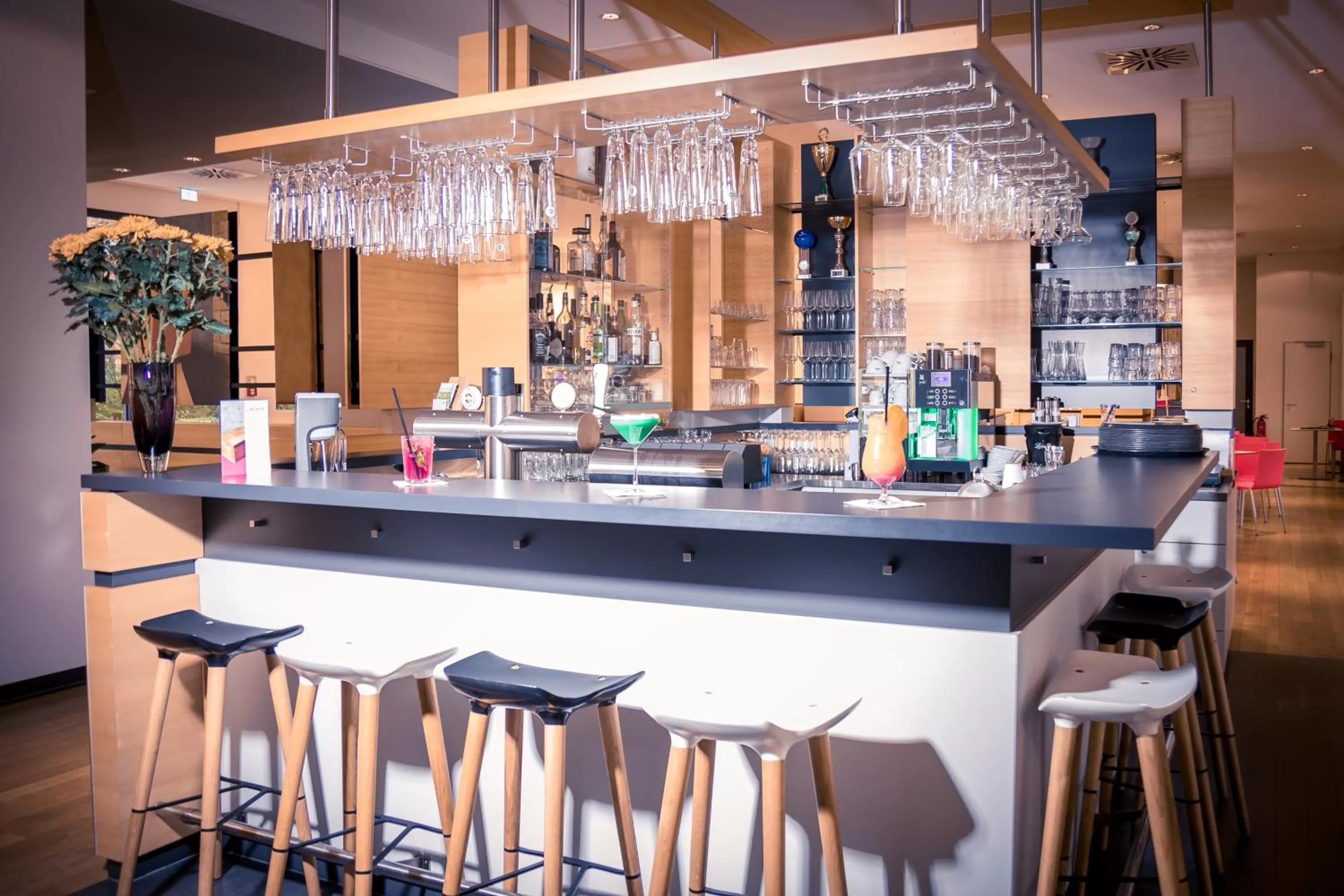 Lounge or bar in Lindner Hotel Frankfurt Sportpark, part of JdV by Hyatt