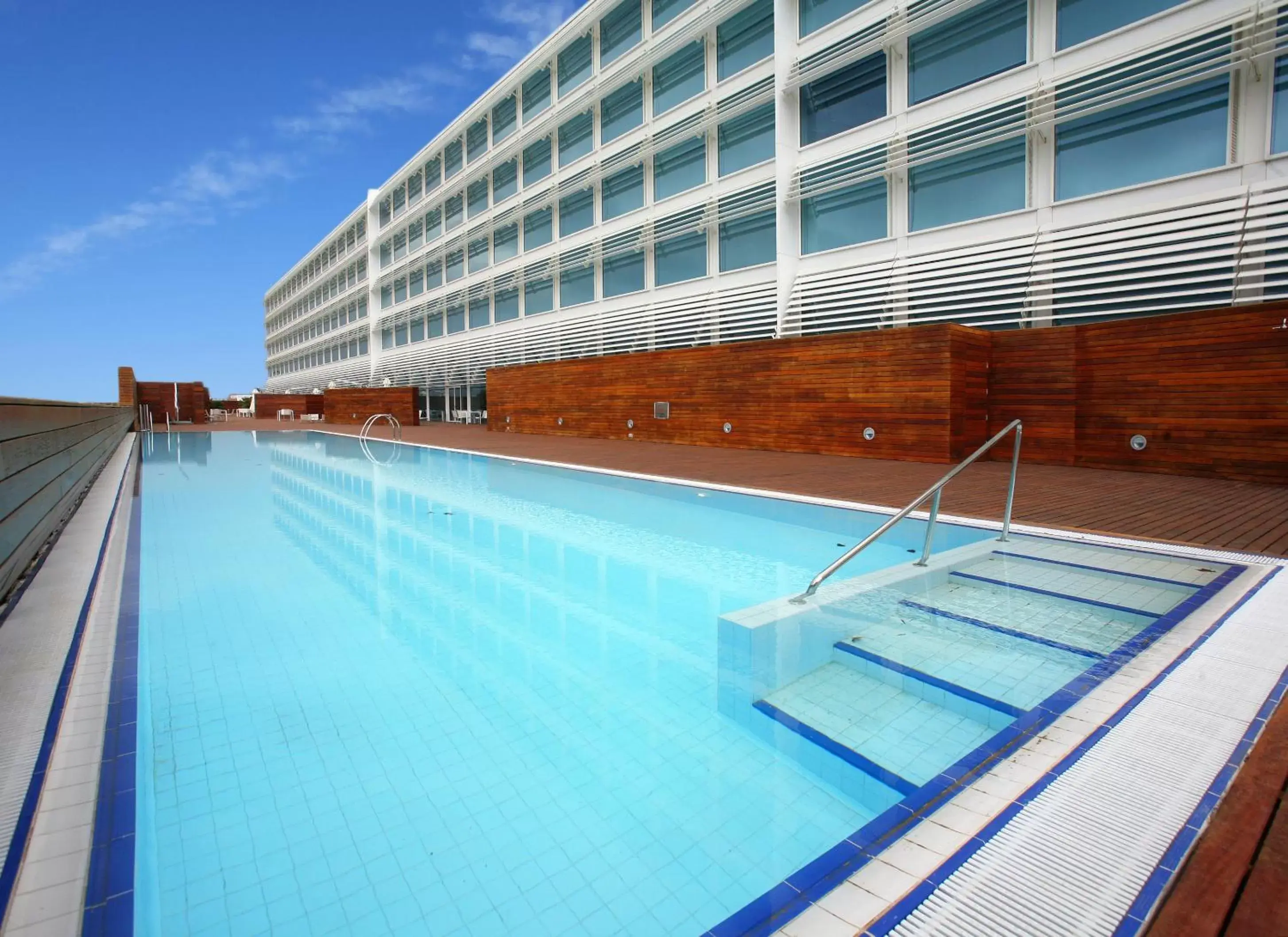 Facade/entrance, Swimming Pool in Hotel Hiberus