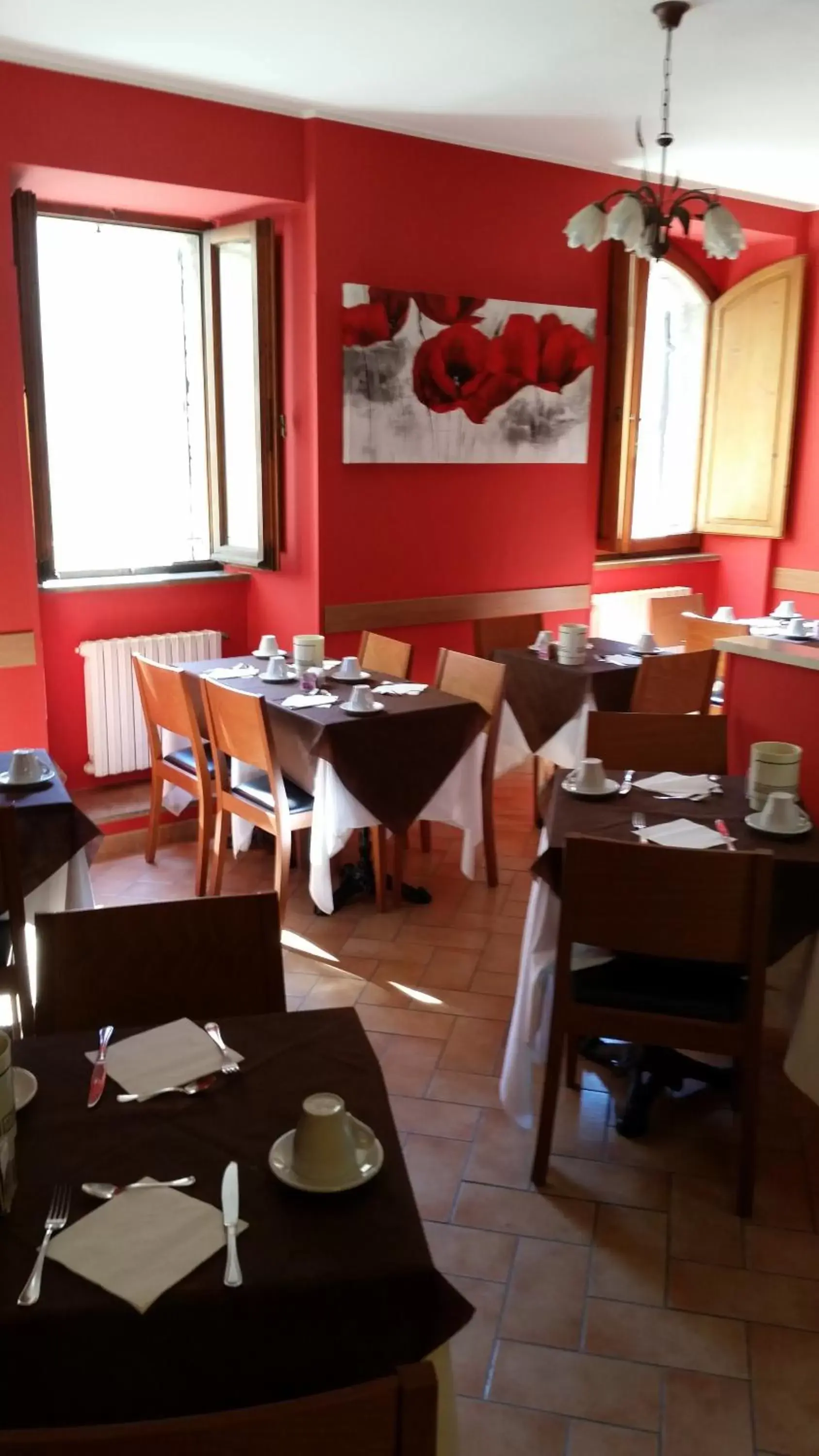 Restaurant/places to eat in Hotel Properzio Restaurant/places to eat in Hotel Properzio