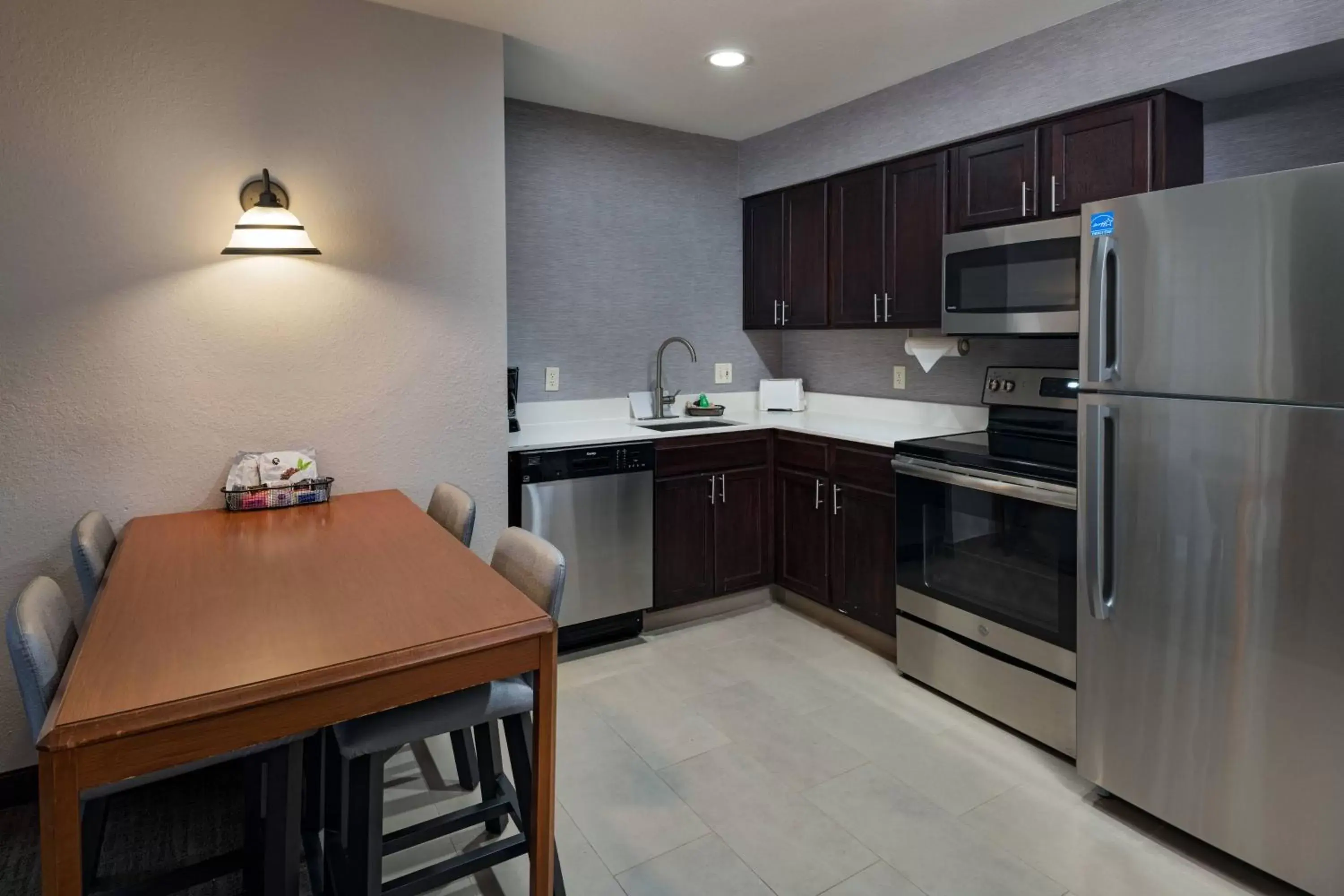 Bedroom, Kitchen/Kitchenette in Residence Inn Shreveport Airport