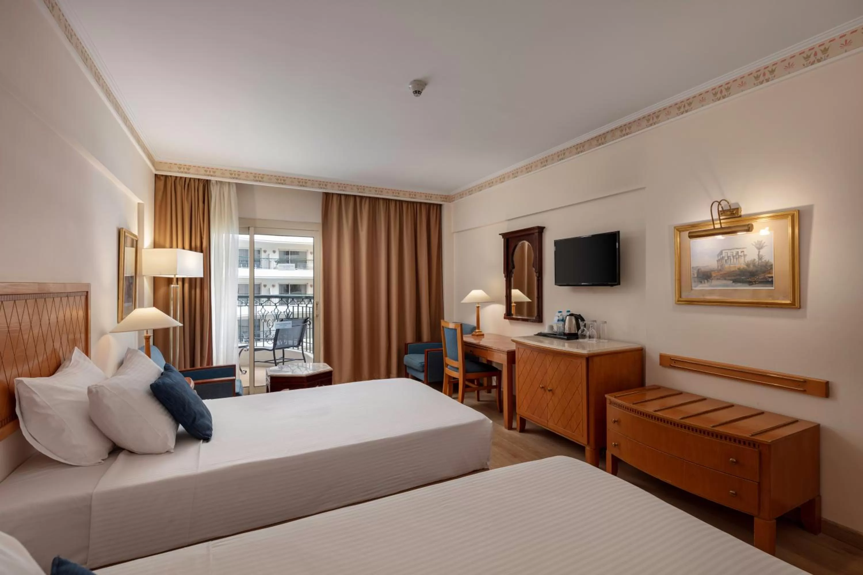 Bed in Steigenberger Nile Palace Luxor - Convention Center