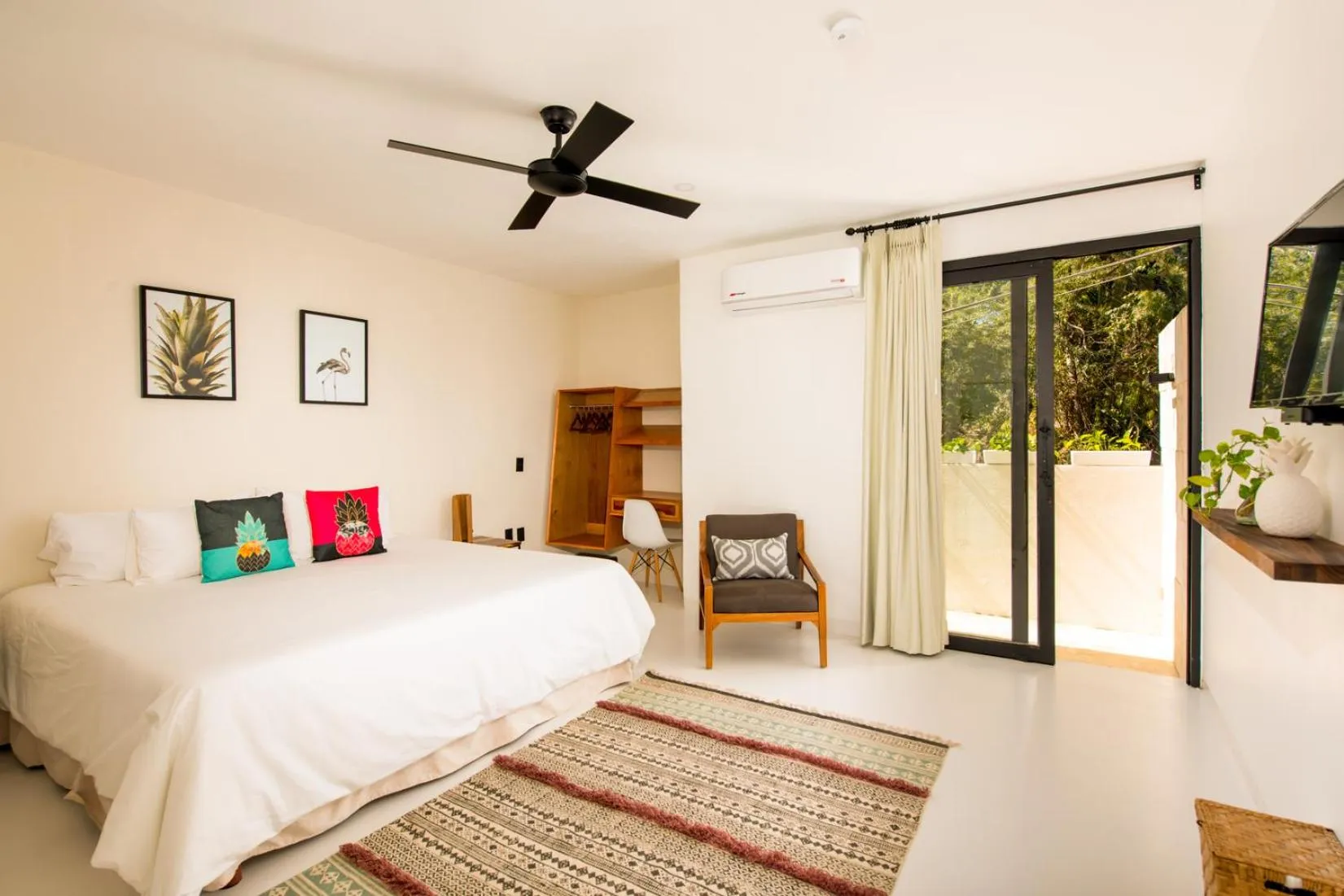 Photo of the whole room, Bed in Avela Boutique Hotel