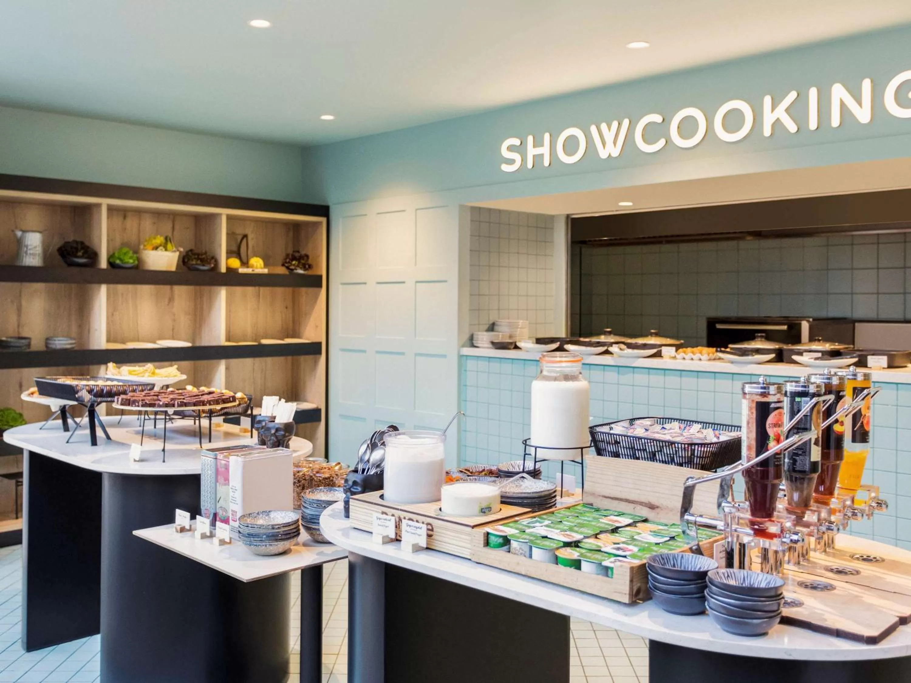 Restaurant/places to eat in Novotel Campo De Las Naciones