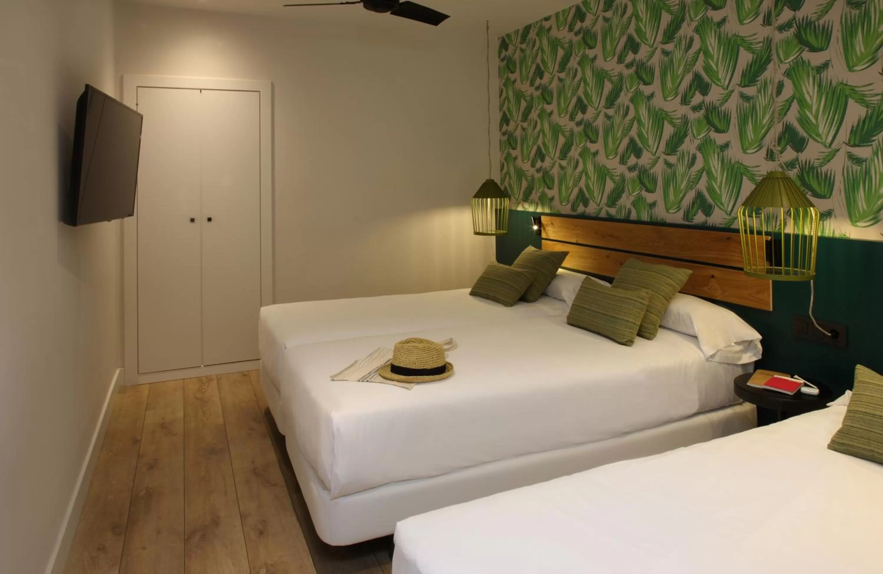 Bed in Chic & Basic Lemon Boutique Hotel