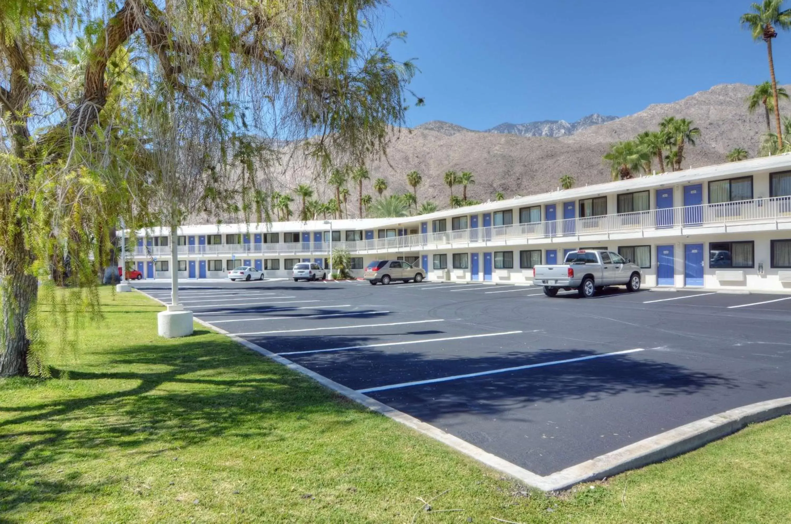 Property Building in Motel 6-Palm Springs, CA - East - Palm Canyon