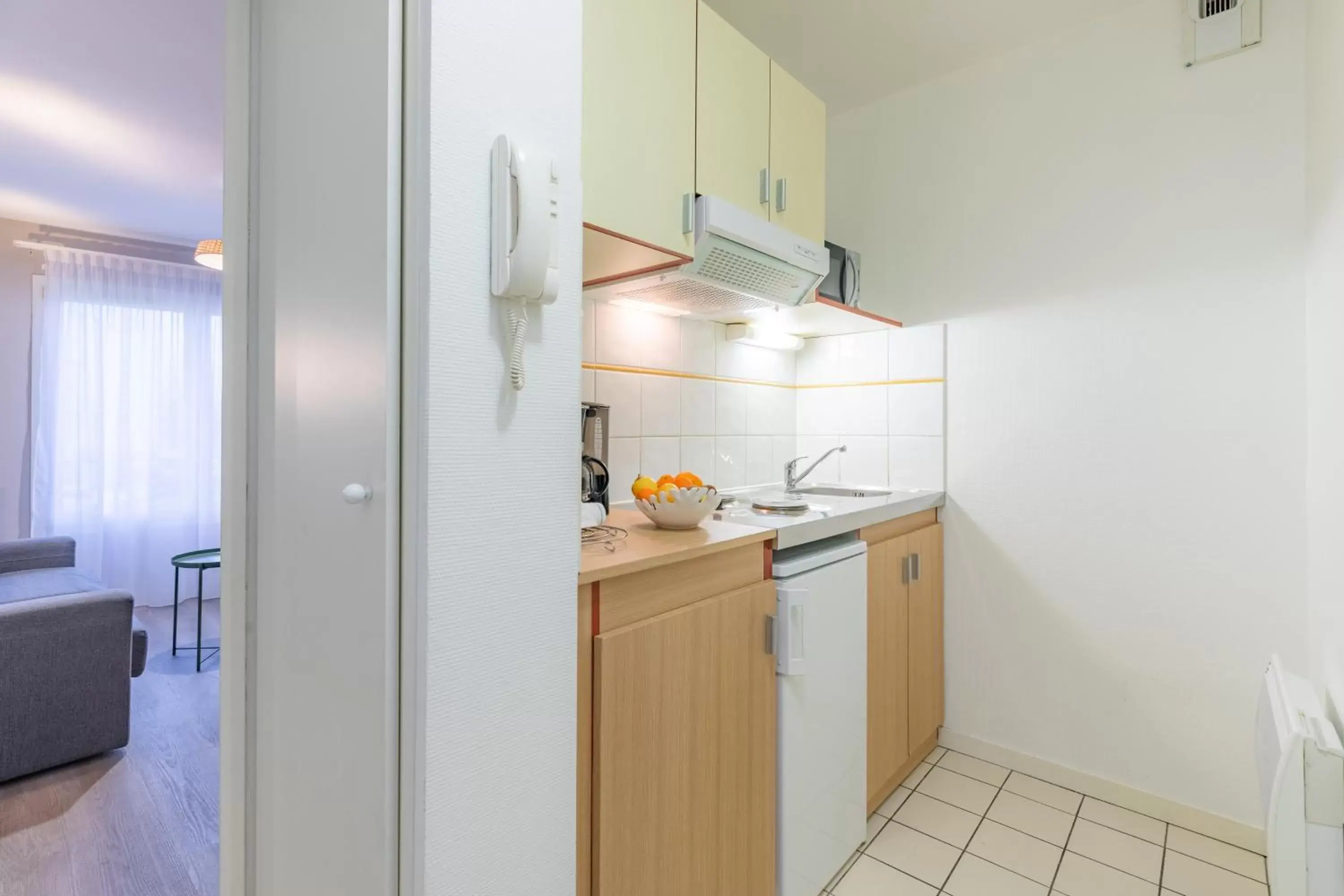 Kitchen or kitchenette, Kitchen/Kitchenette in Appart'City Classic Caen