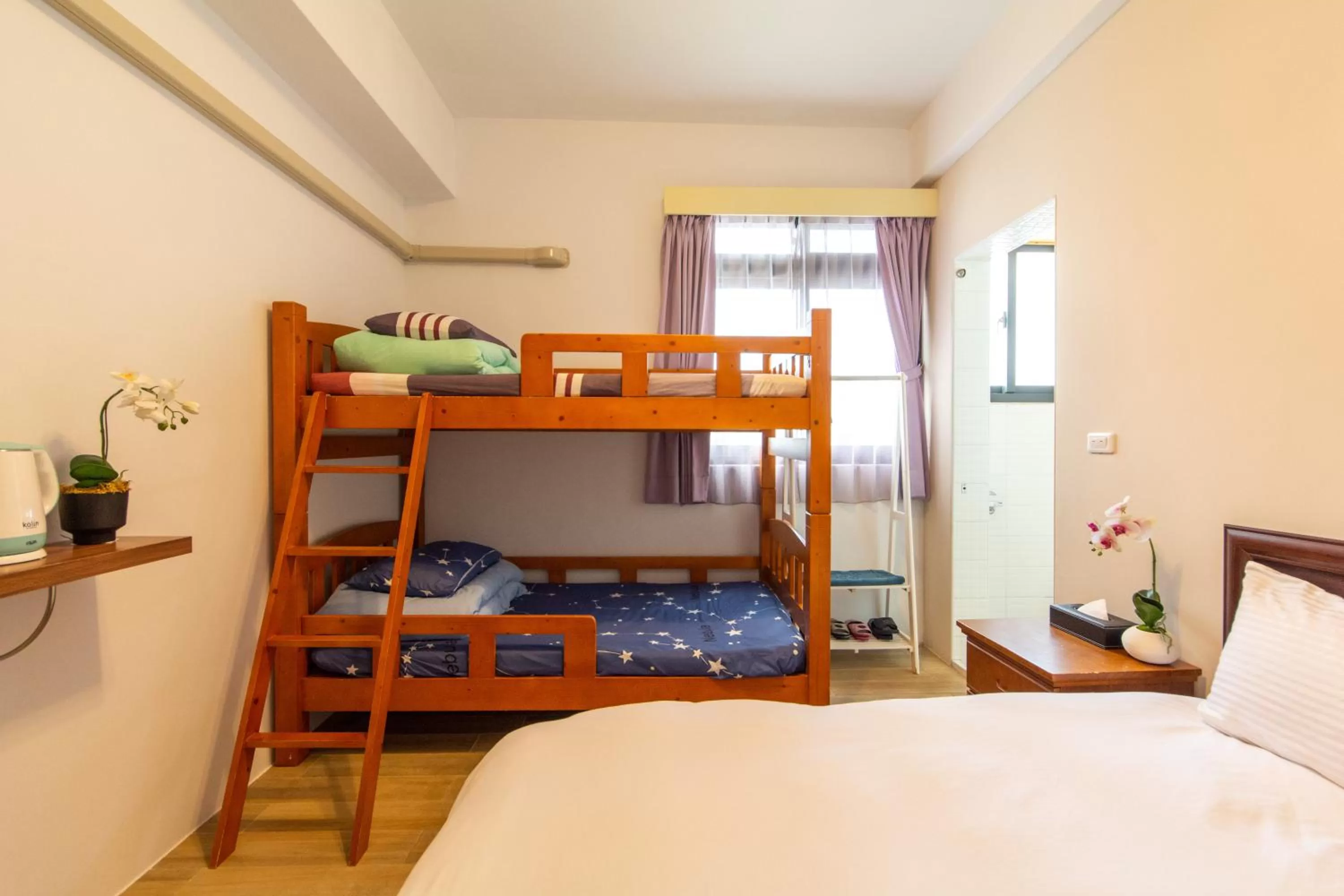 Decorative detail, Bed in Jinguann B&B