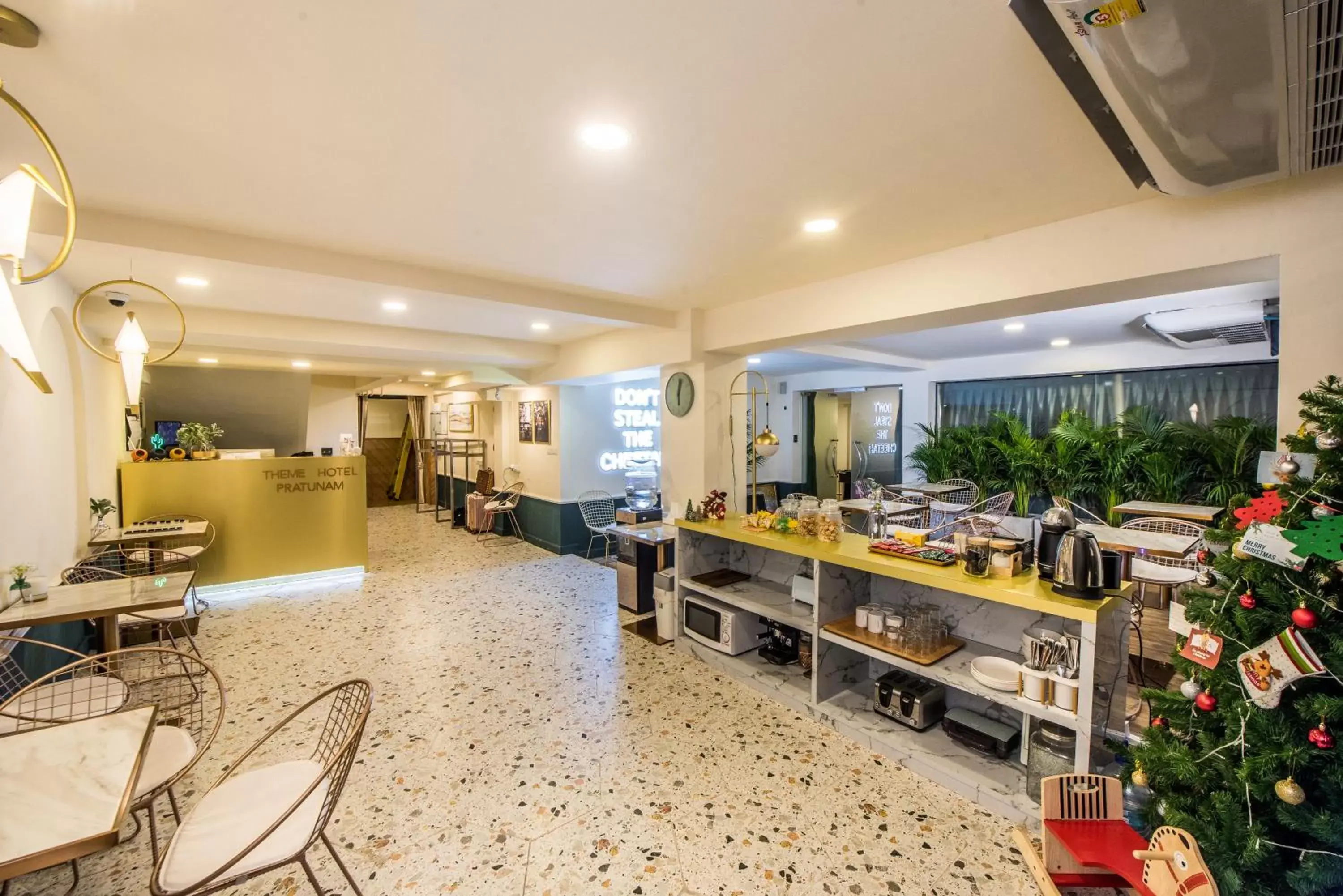 Lounge or bar in Theme Boutique Hotel Bangkok Lounge or bar in Theme Boutique Hotel Bangkok