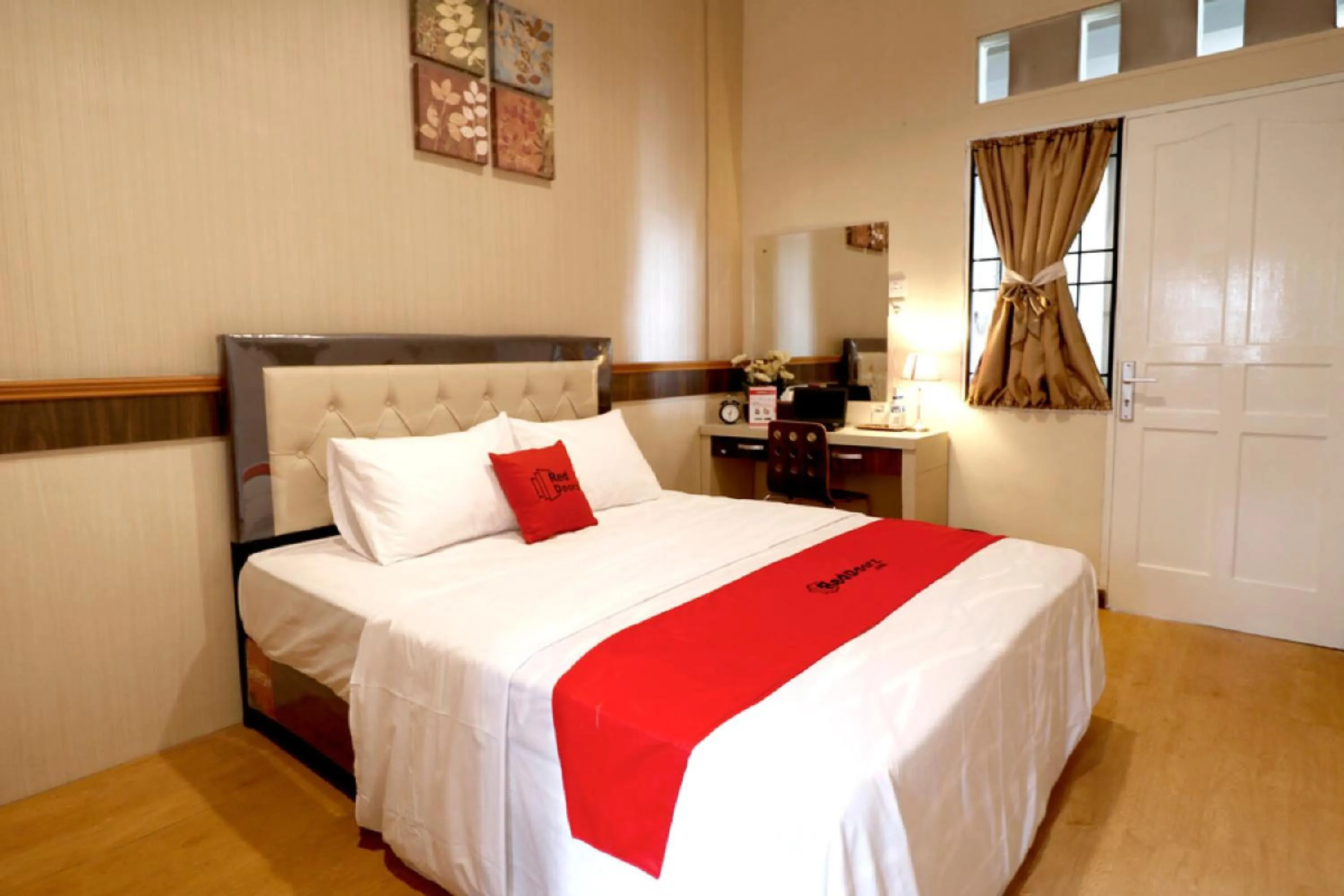 Bed in RedDoorz Plus near Universitas Sumatera Utara