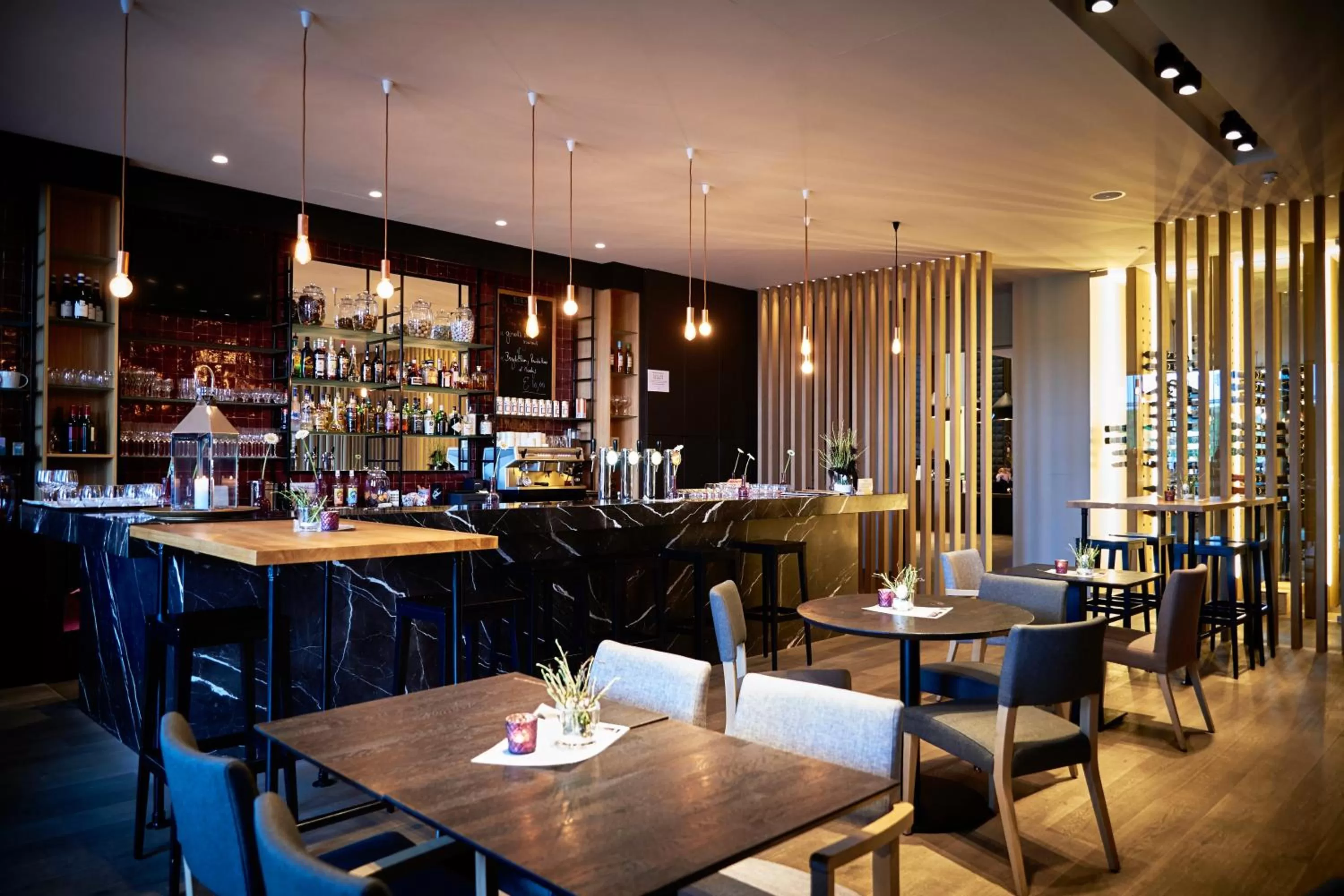 Lounge or bar in Mercure Roeselare