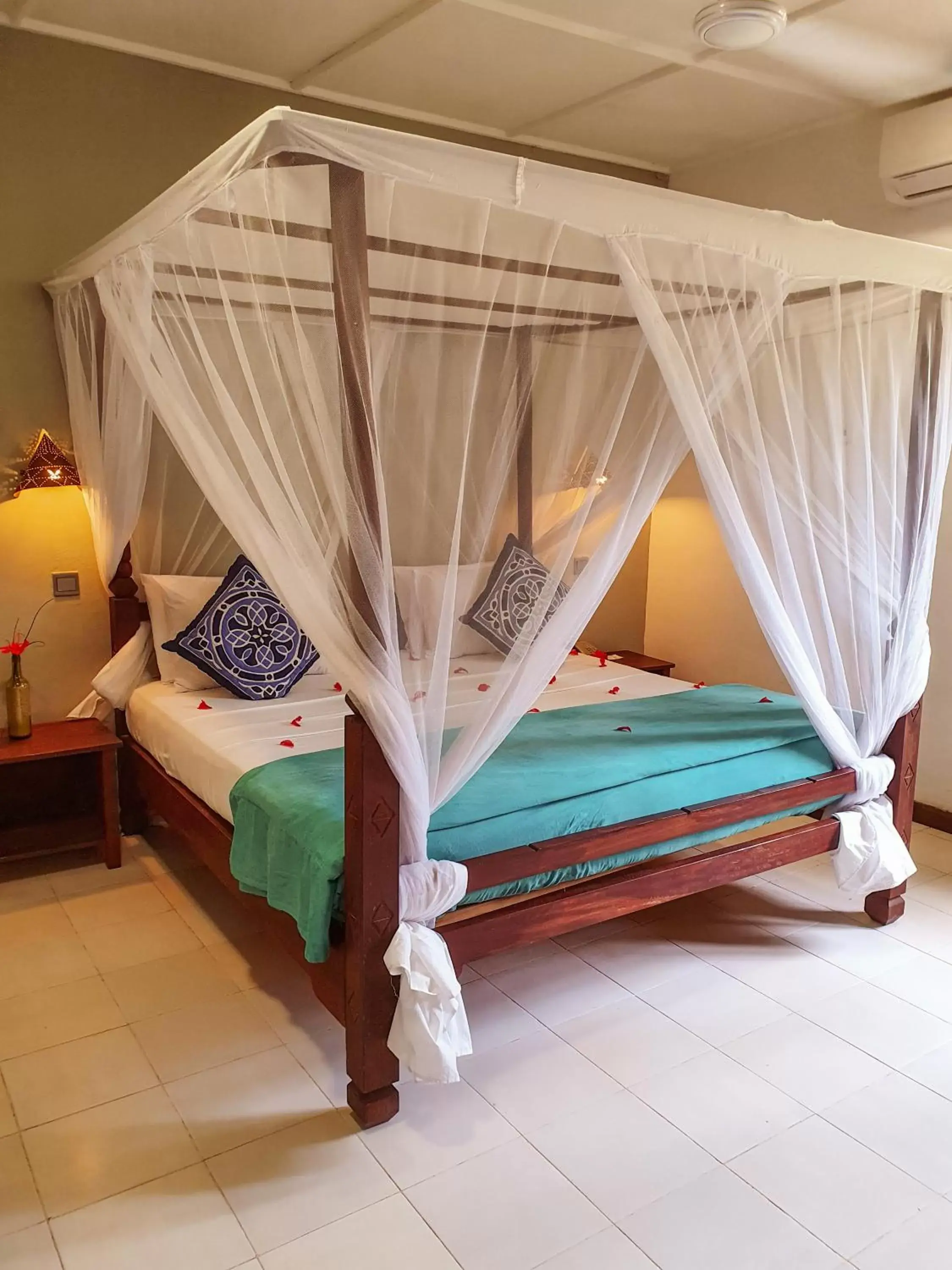 Bed in Flame Tree Cottages