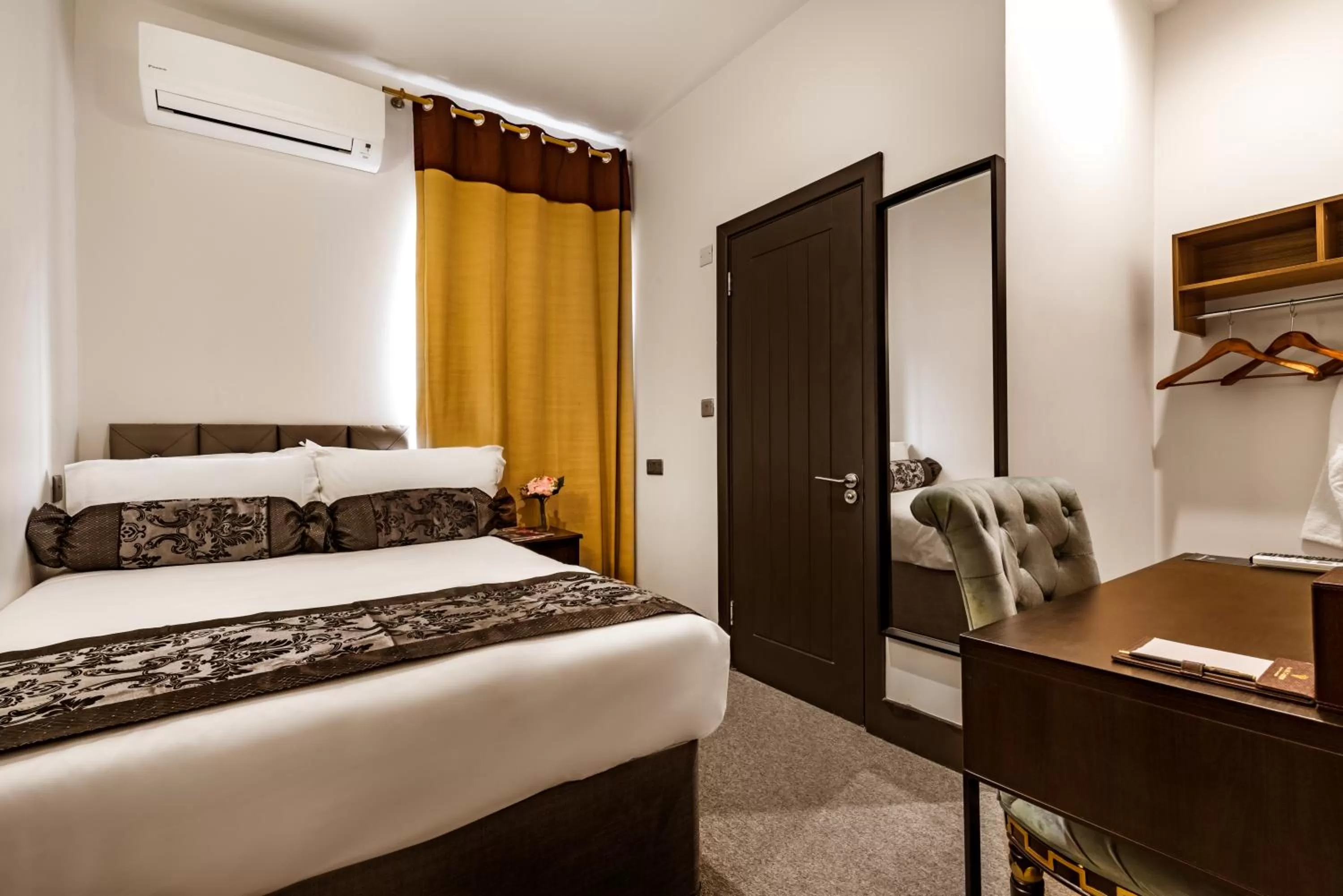 TV and multimedia, Bed in Grand Sapphire Hotel & Banqueting