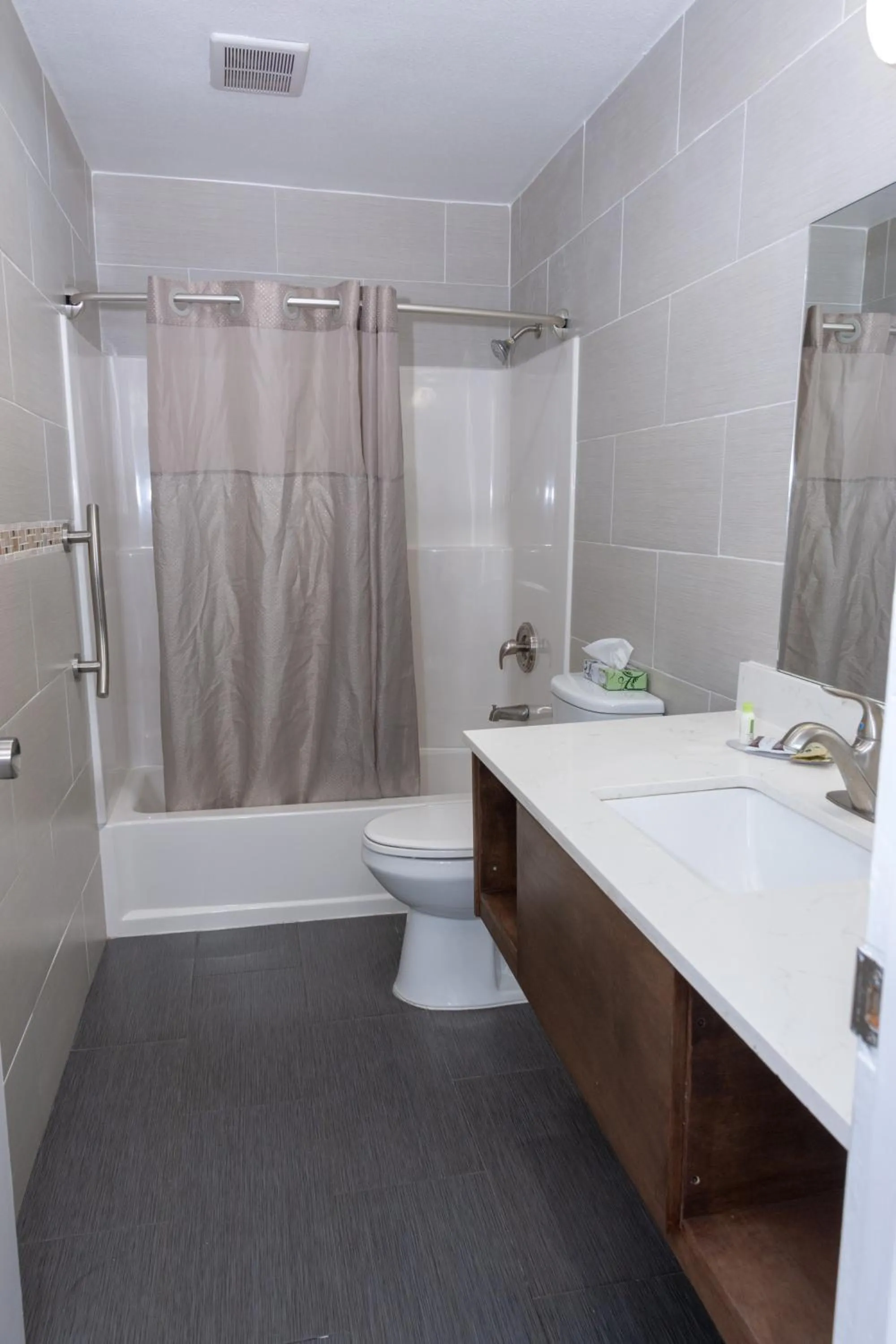 Bathroom in Value Inn Bellflower