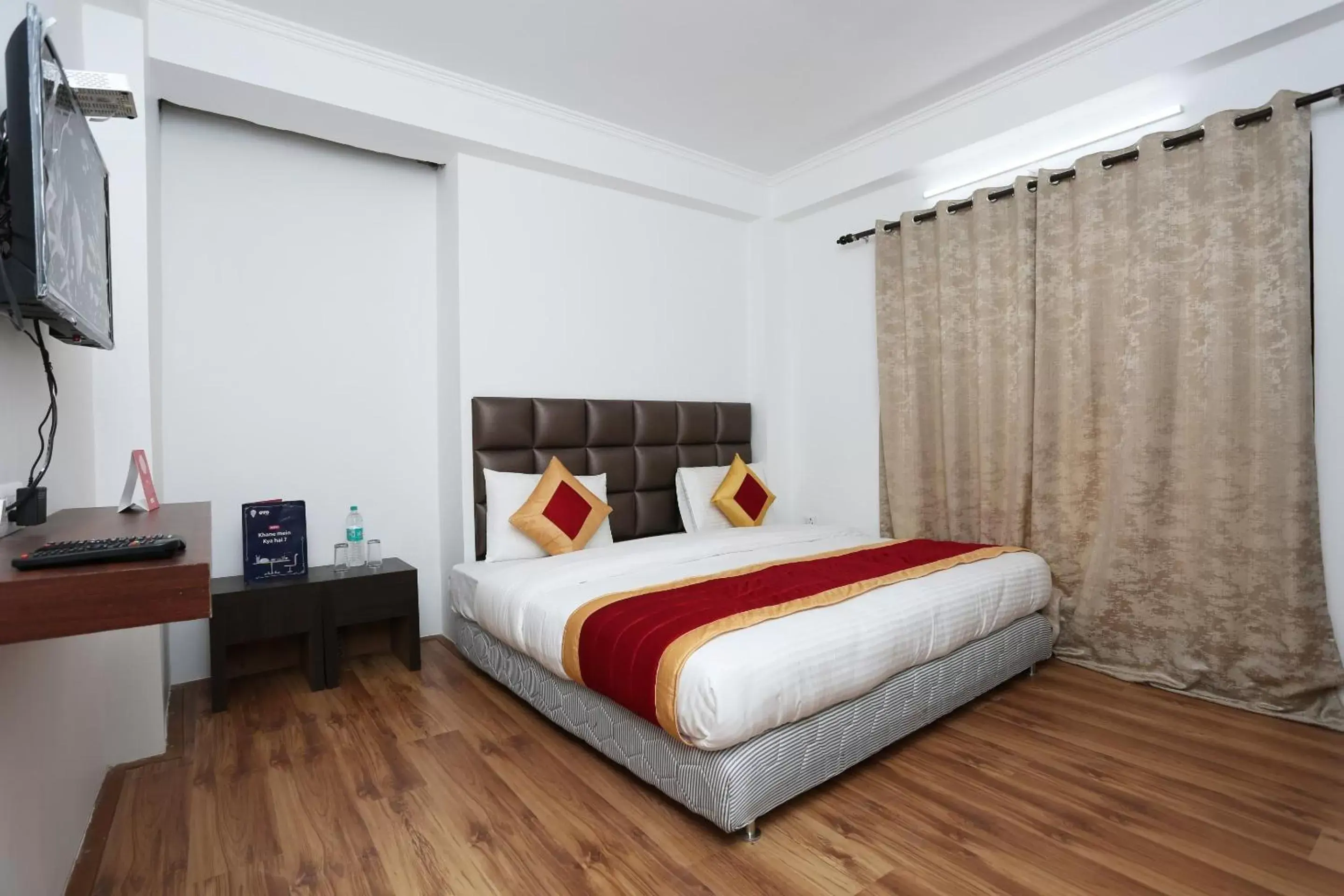 Bedroom, Bed in Super OYO Summer King