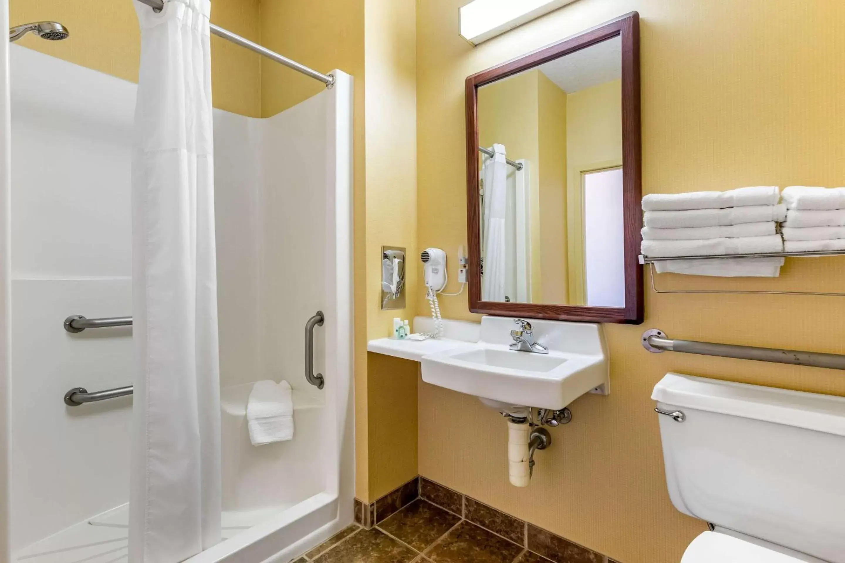 Bathroom in Quality Inn & Suites Mason City