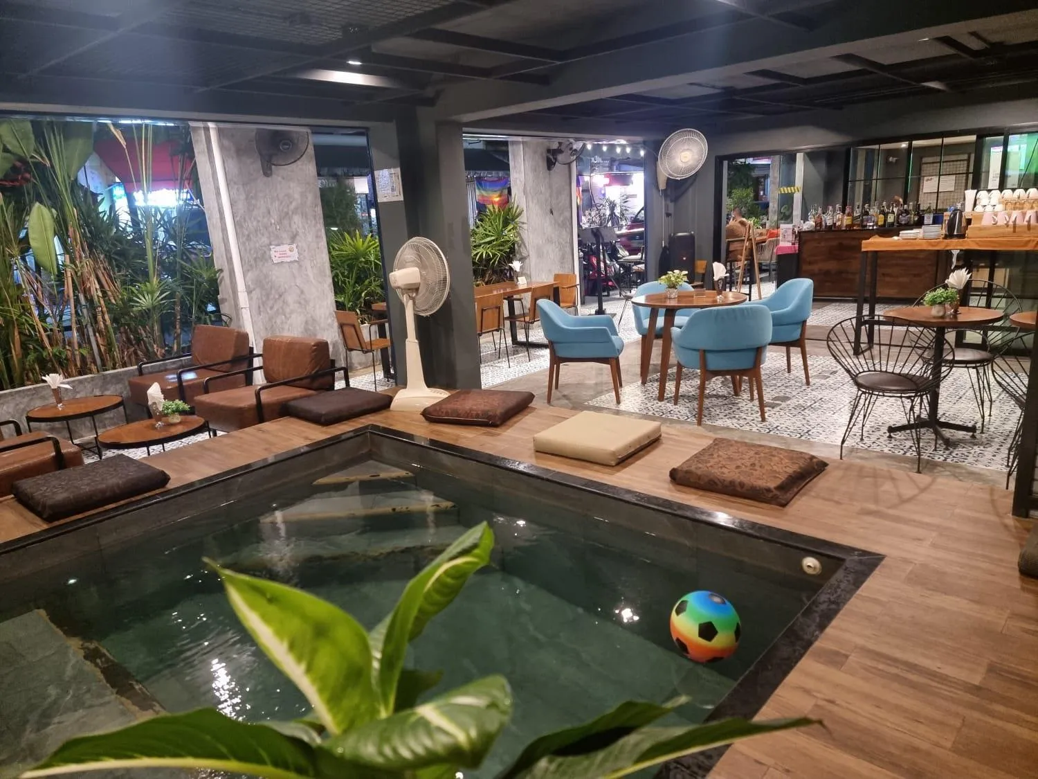 Restaurant/places to eat in BH Baan Paradise Hotel Patong
