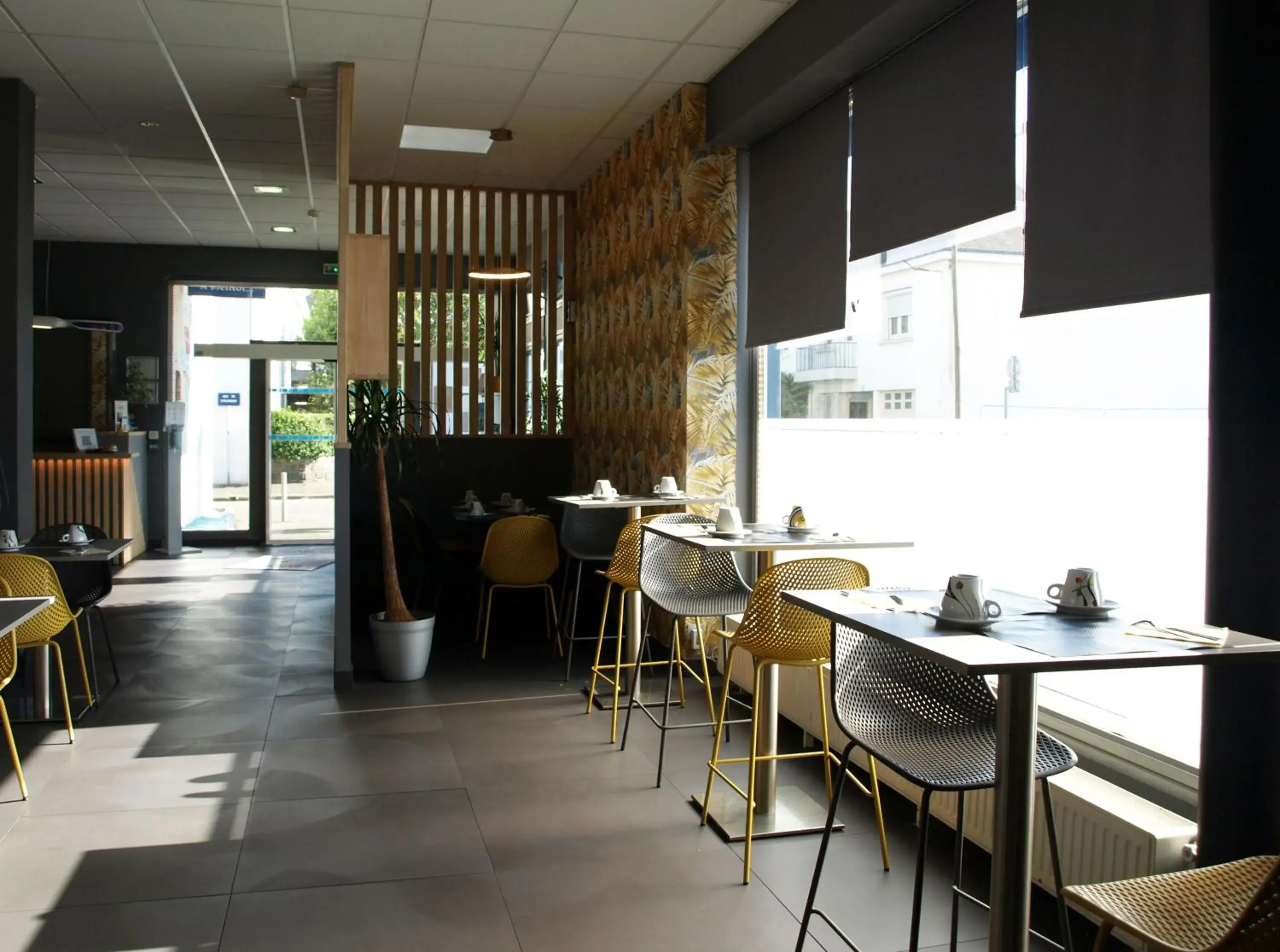 Lobby or reception in The Originals City, Hotel de l'Europe, Saint-Nazaire