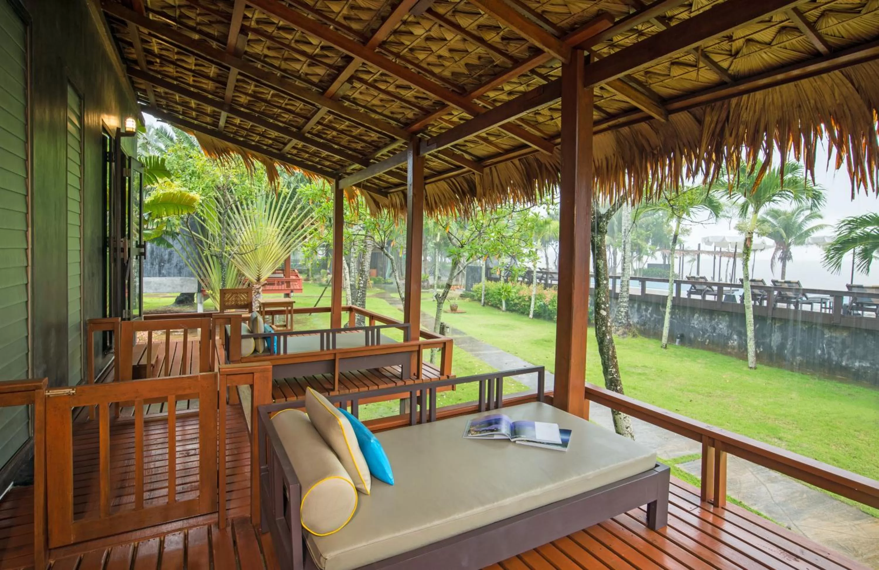Patio in Islanda Hideaway Resort
