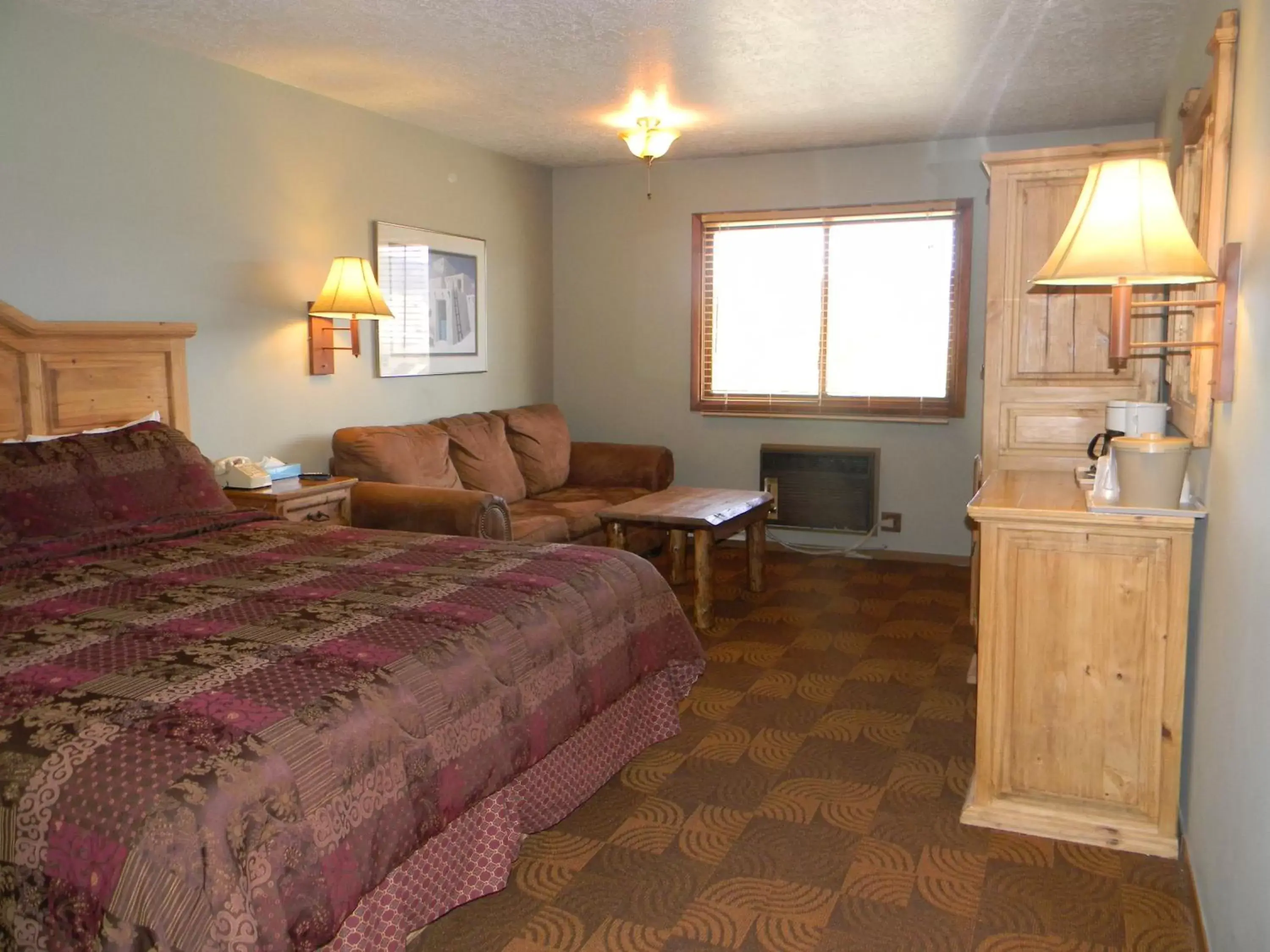 Photo of the whole room in New Summit Inn