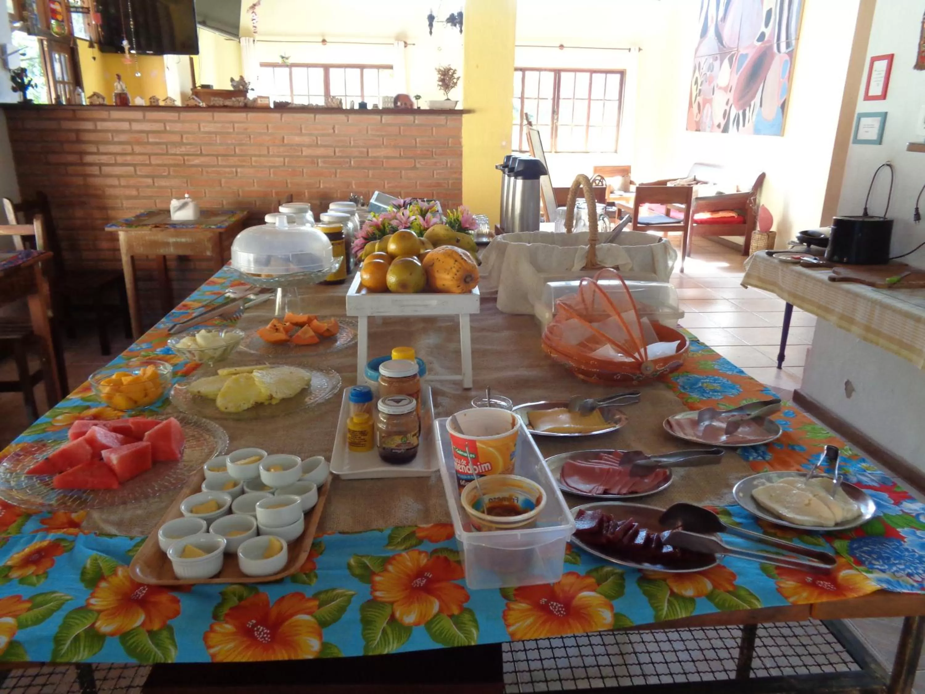Buffet breakfast in Pousada Barcarola