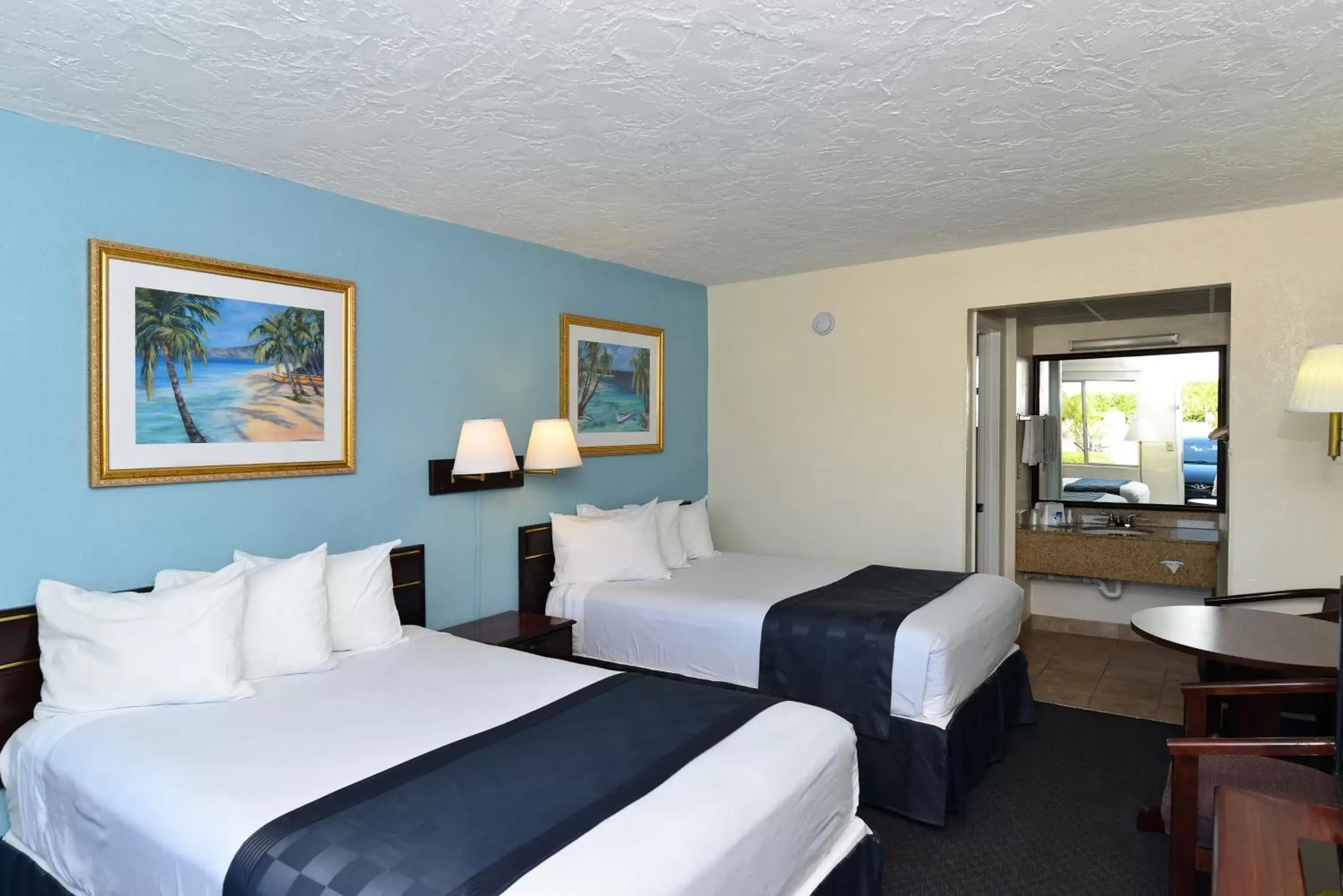 Bed in Americas Best Value Inn Bradenton-Sarasota