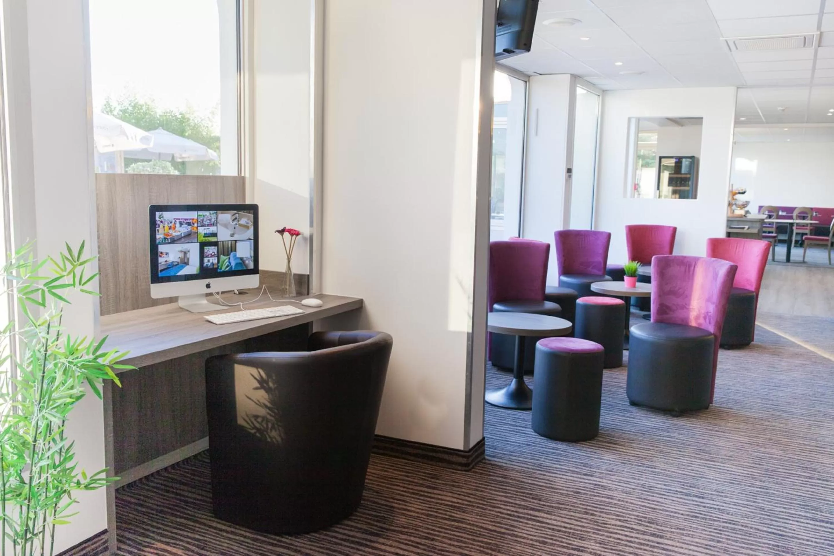 Lounge or bar in Best Western Hotel Le Bordeaux Sud