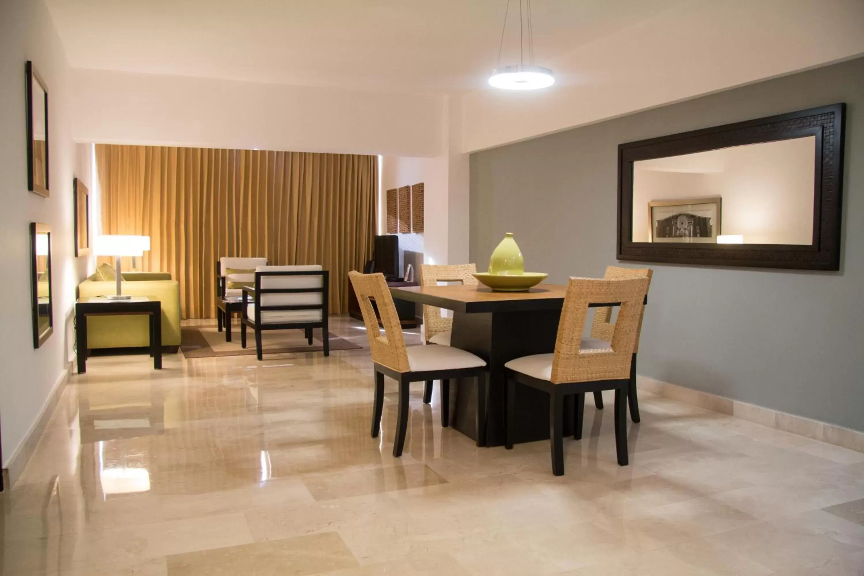 Living room, Dining Area in Radisson Hotel Santo Domingo