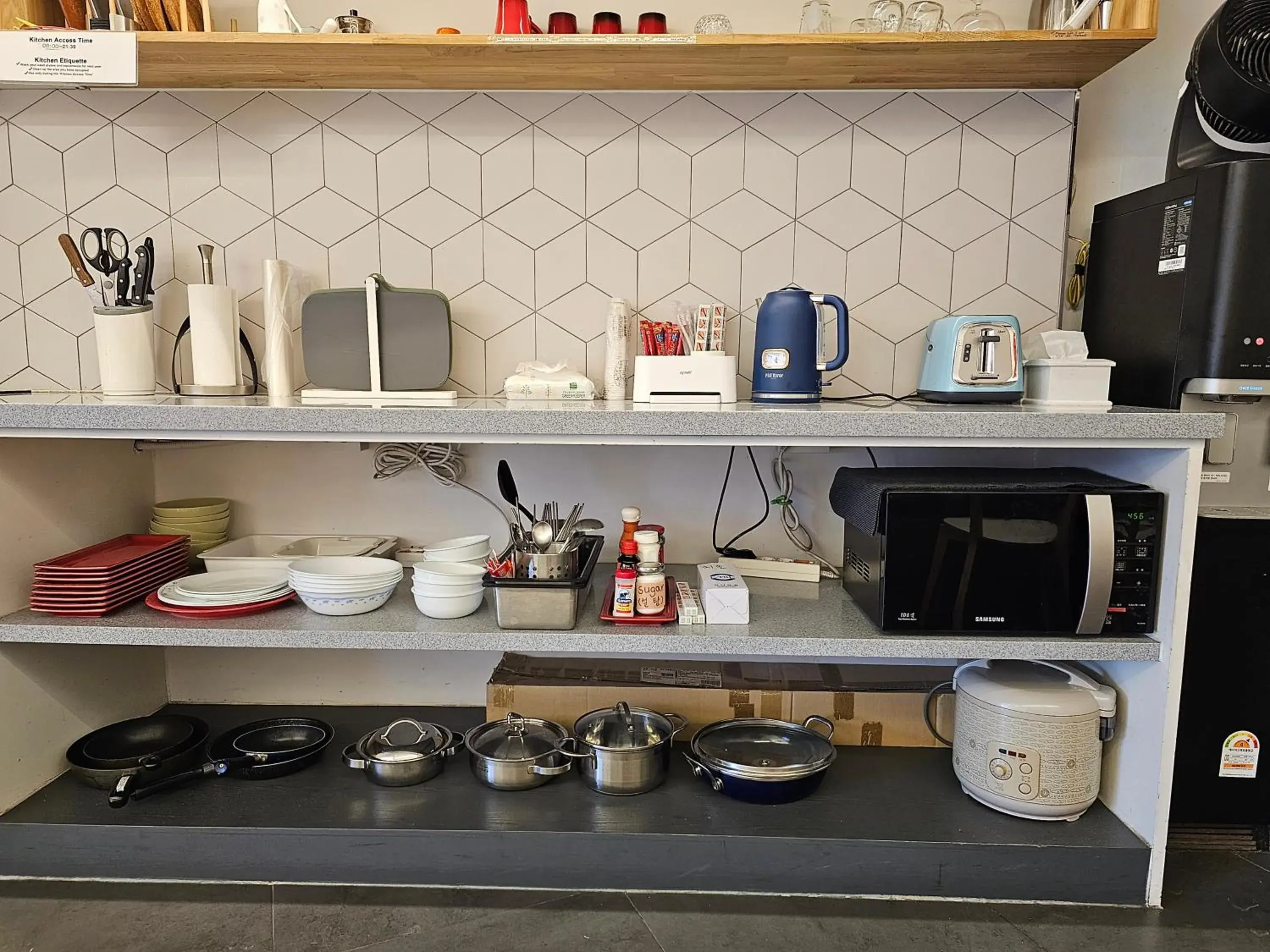 Kitchen/Kitchenette in B My Guesthouse