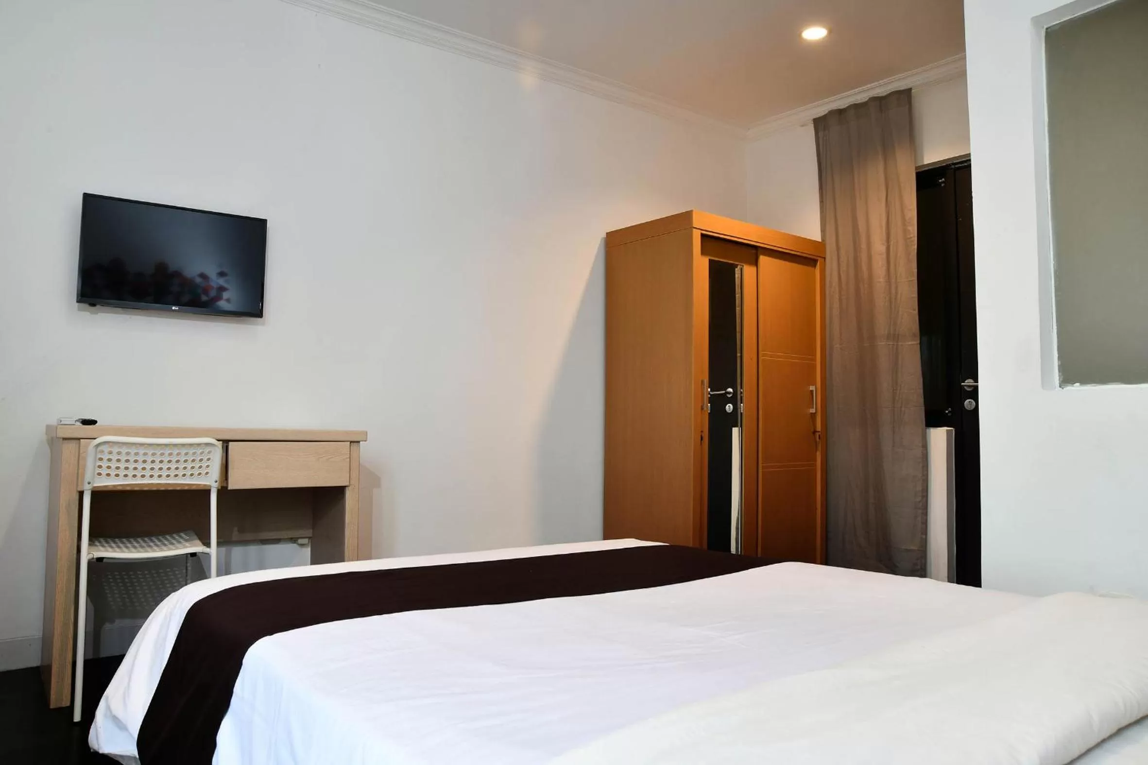 Bedroom, Bed in Tuju Abuserin Syariah