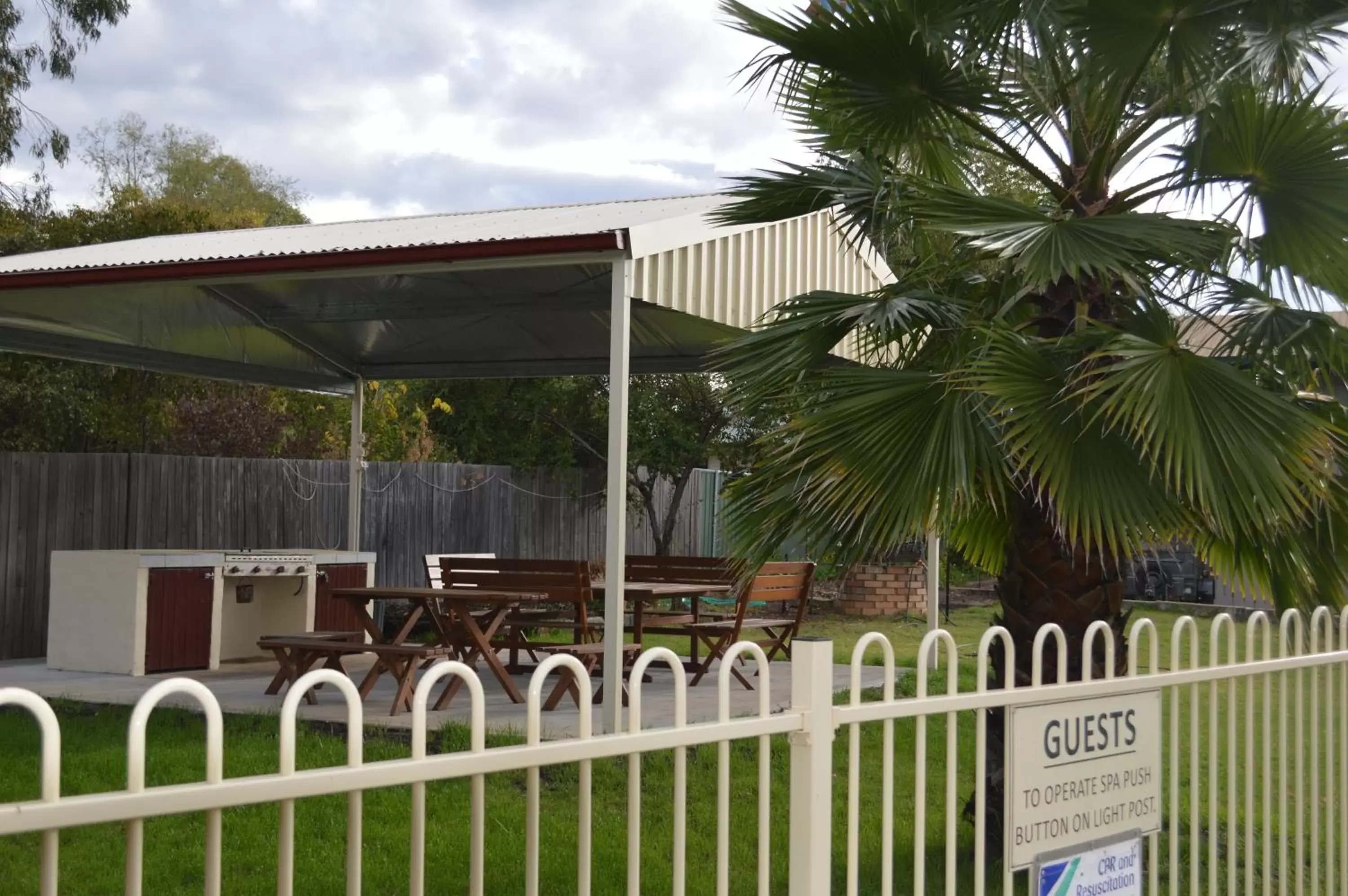 BBQ facilities in Wanderlight Motor Inn