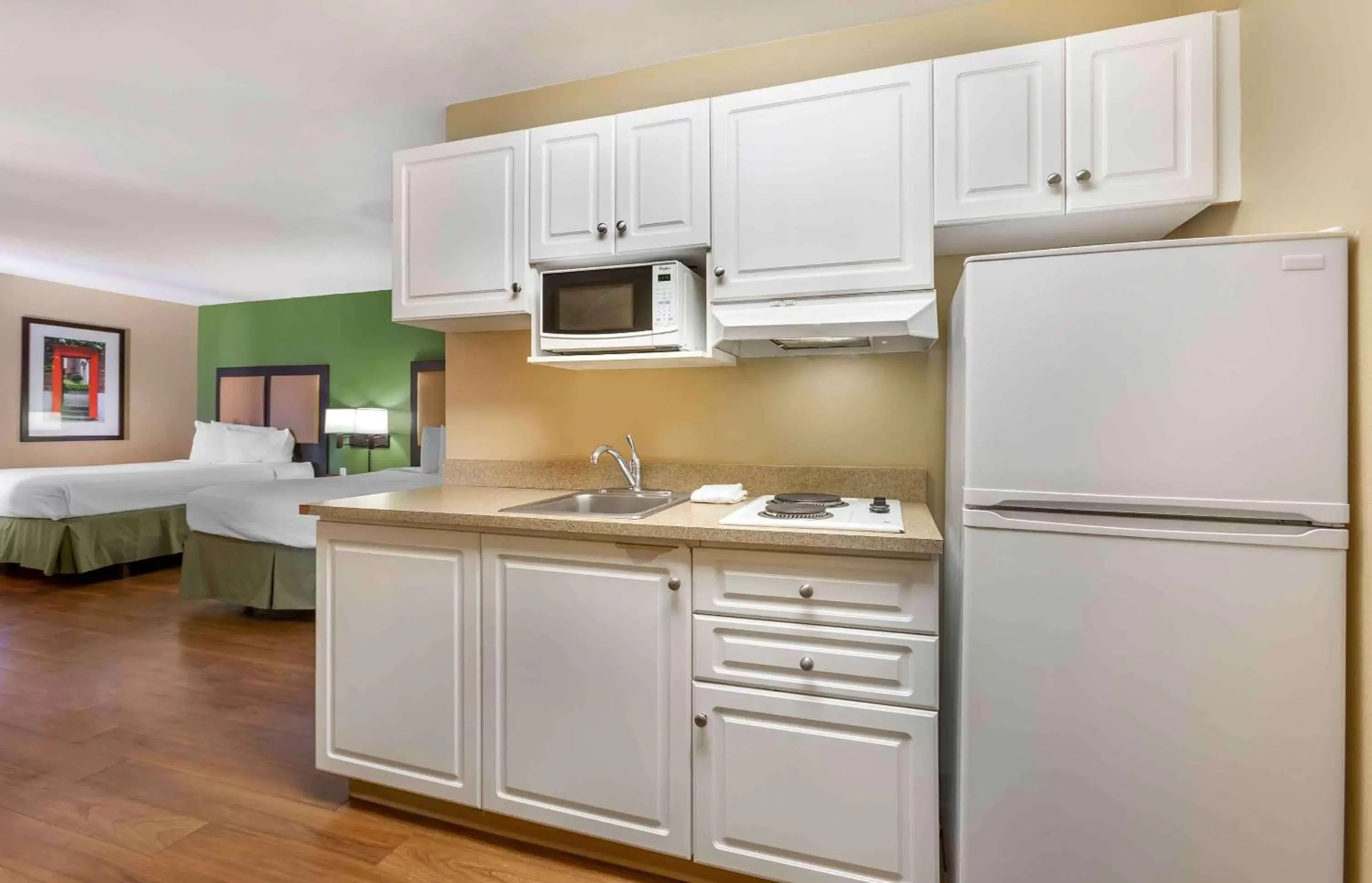 Bedroom, Kitchen/Kitchenette in Extended Stay America Suites - Phoenix - Biltmore