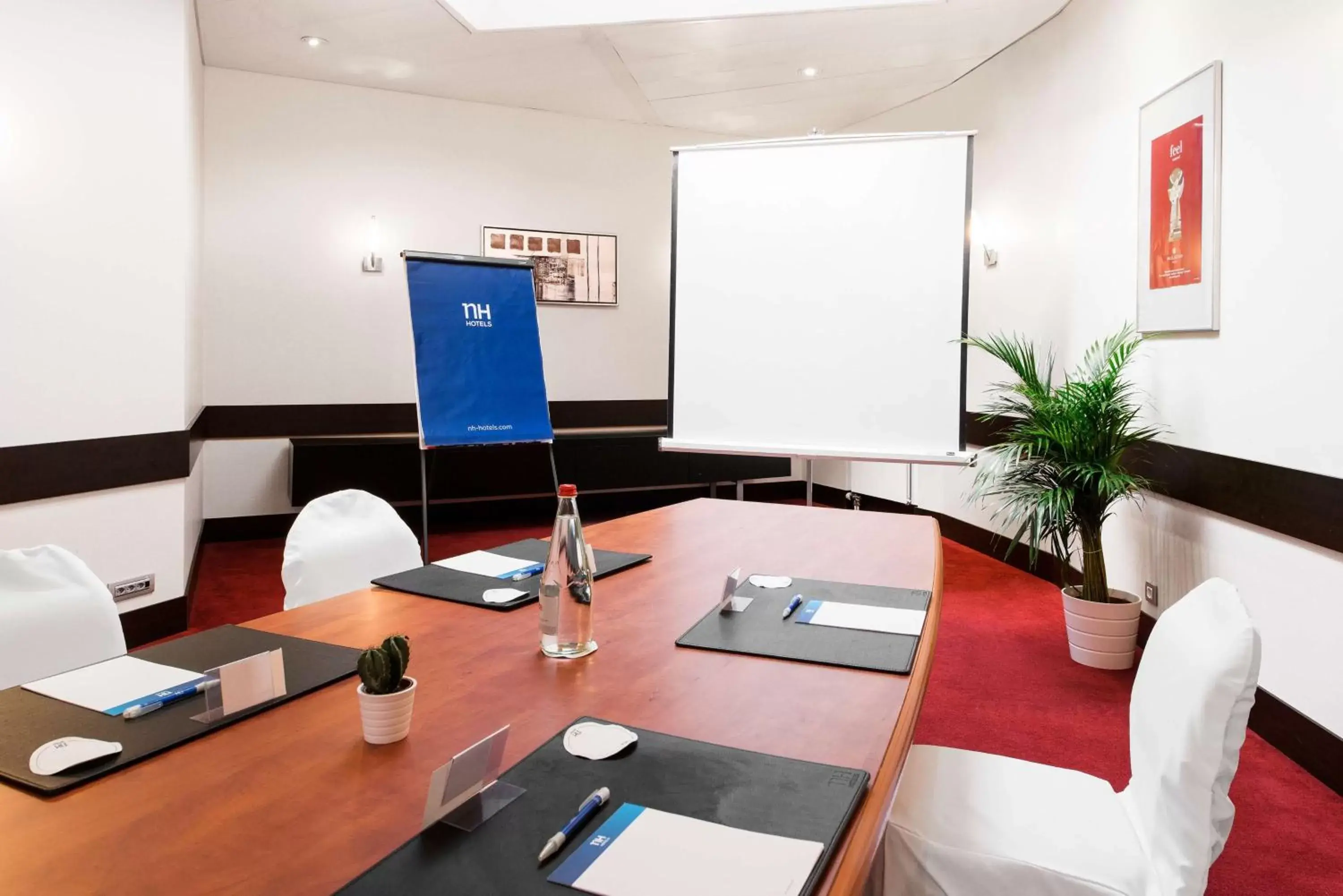 Meeting/conference room in NH Geneva Airport Hotel