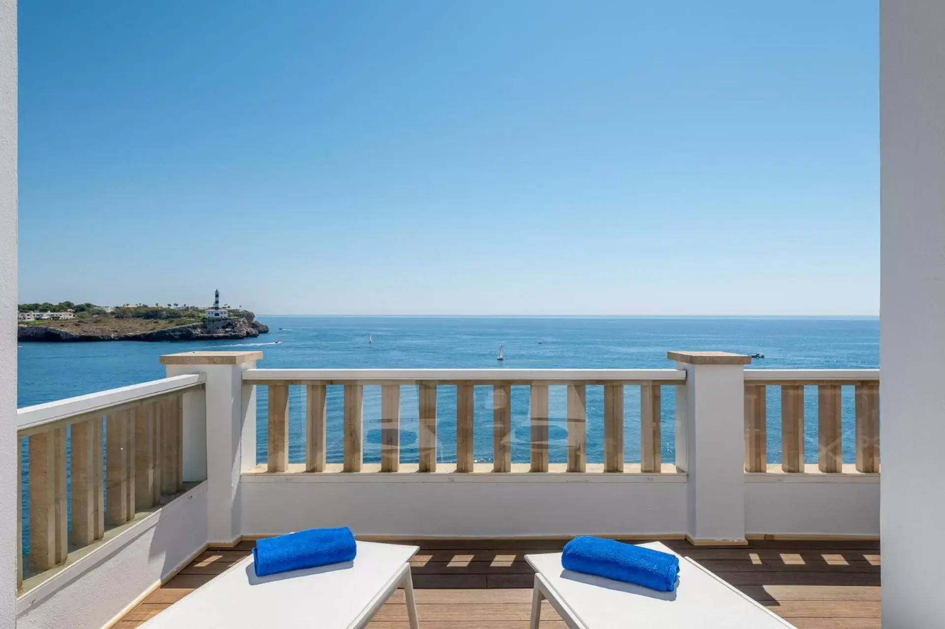 Day, Sea View in Orange Colom - Seaside Apartments