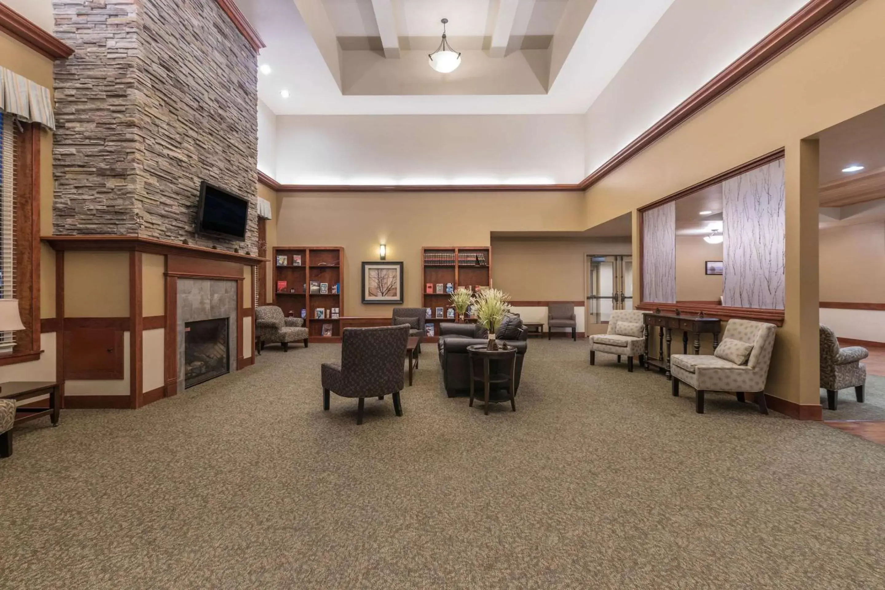 Lobby or reception in Clarion Hotel & Suites Near Pioneer Power Generating Station