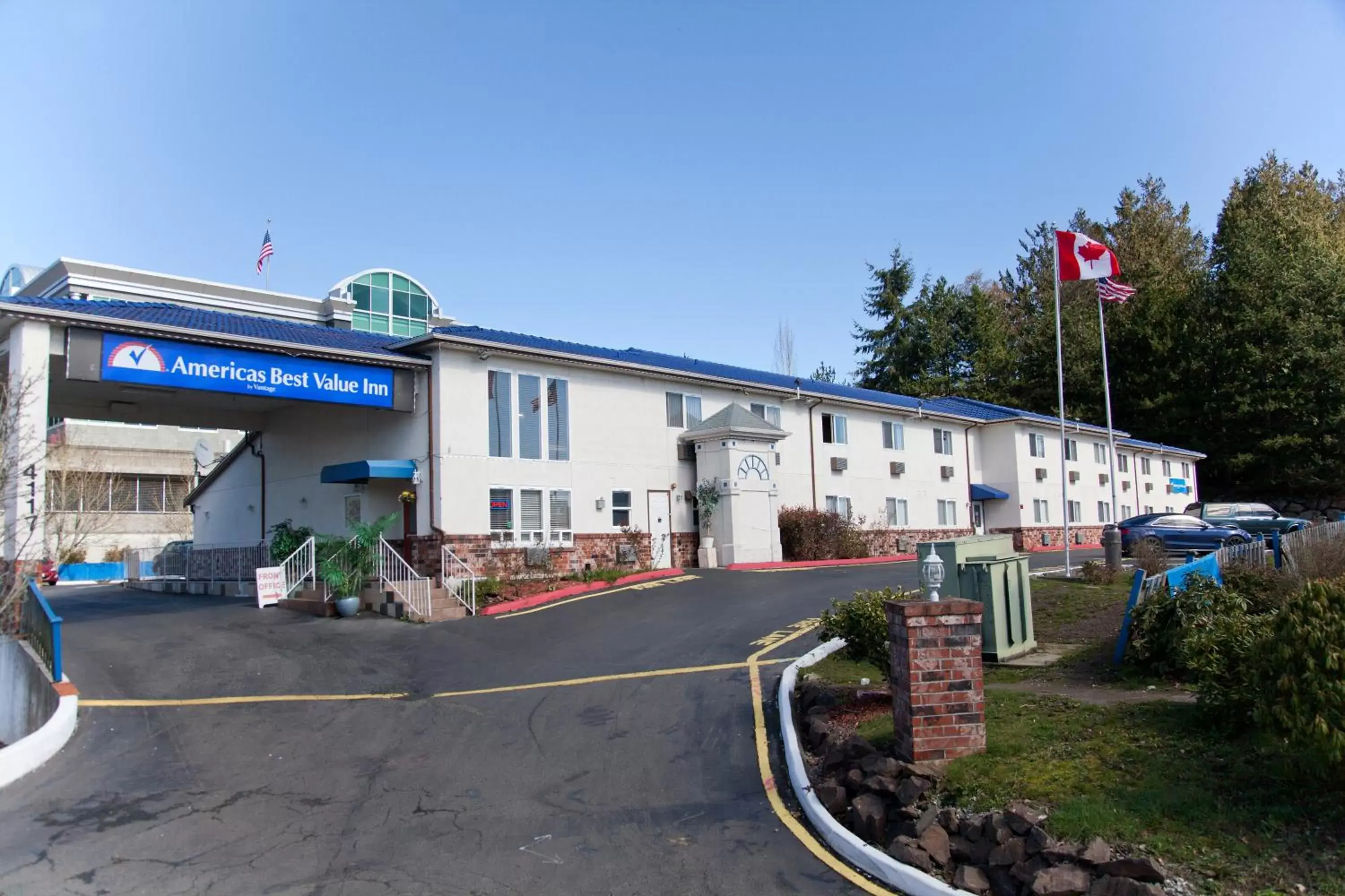 Property building in Americas Best Value Inn Lynnwood Property building in Americas Best Value Inn Lynnwood