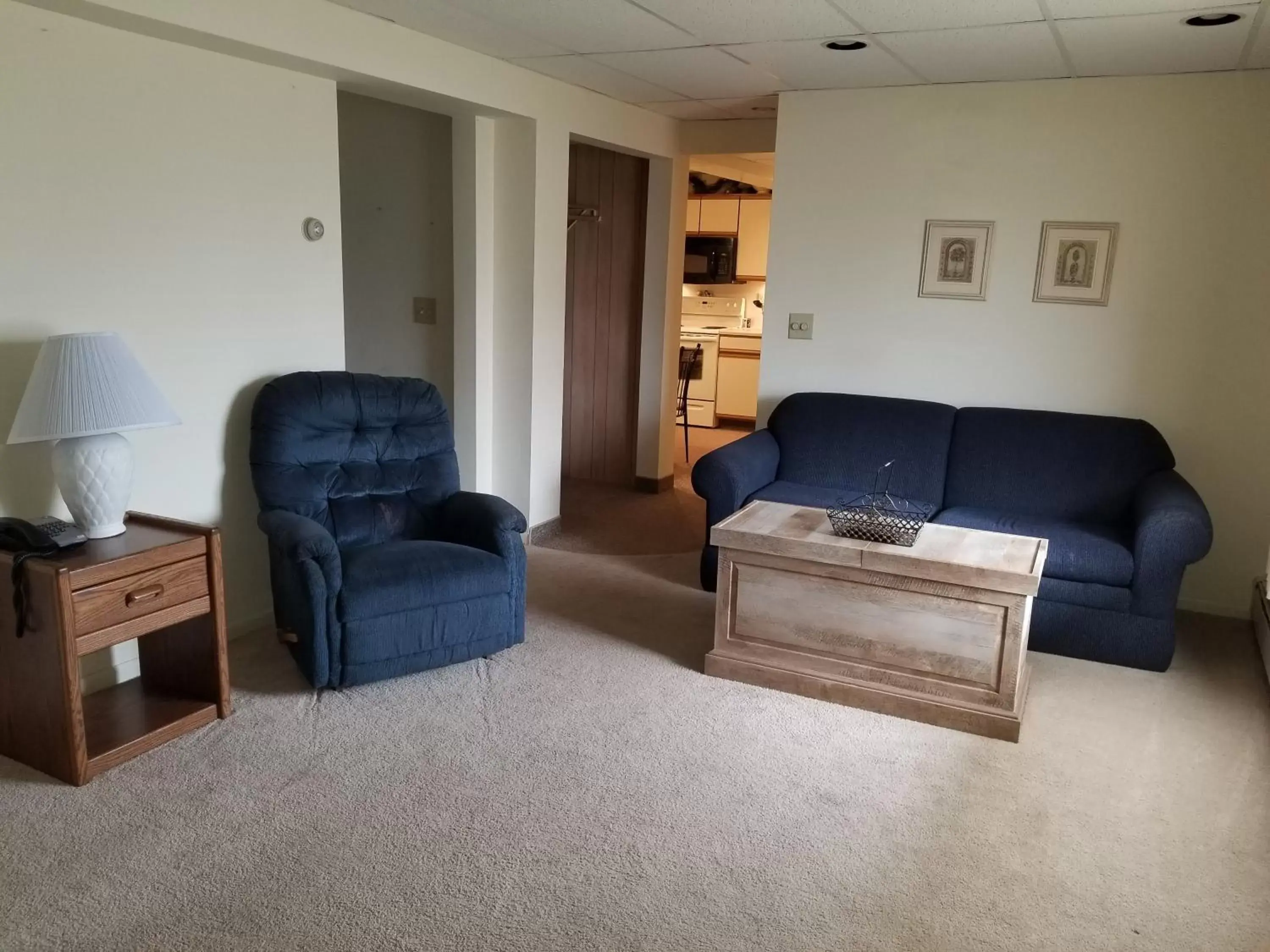 Seating Area in Lakeshor Motor Inn