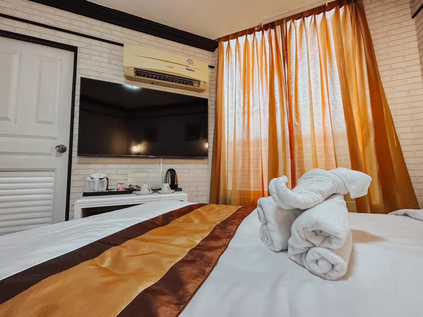 Bed in Hotel De Khuvieng